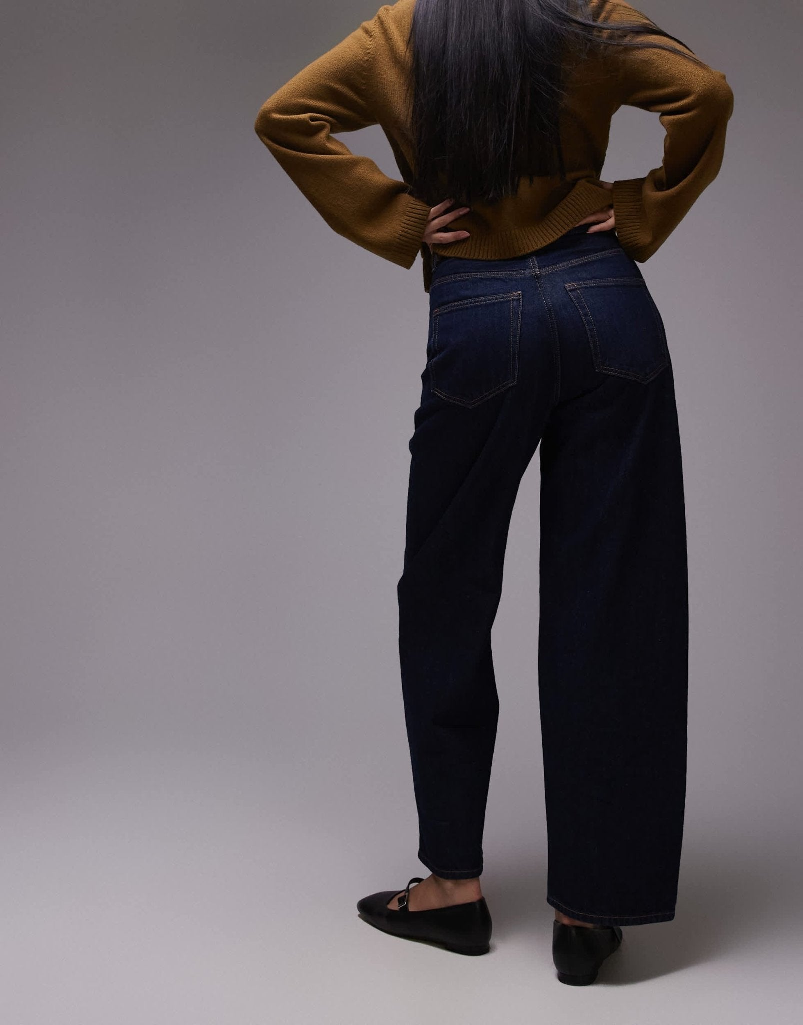 ARKET Amber barrel leg jeans in rinse wash blue - ASOS Sample Sale EU Store