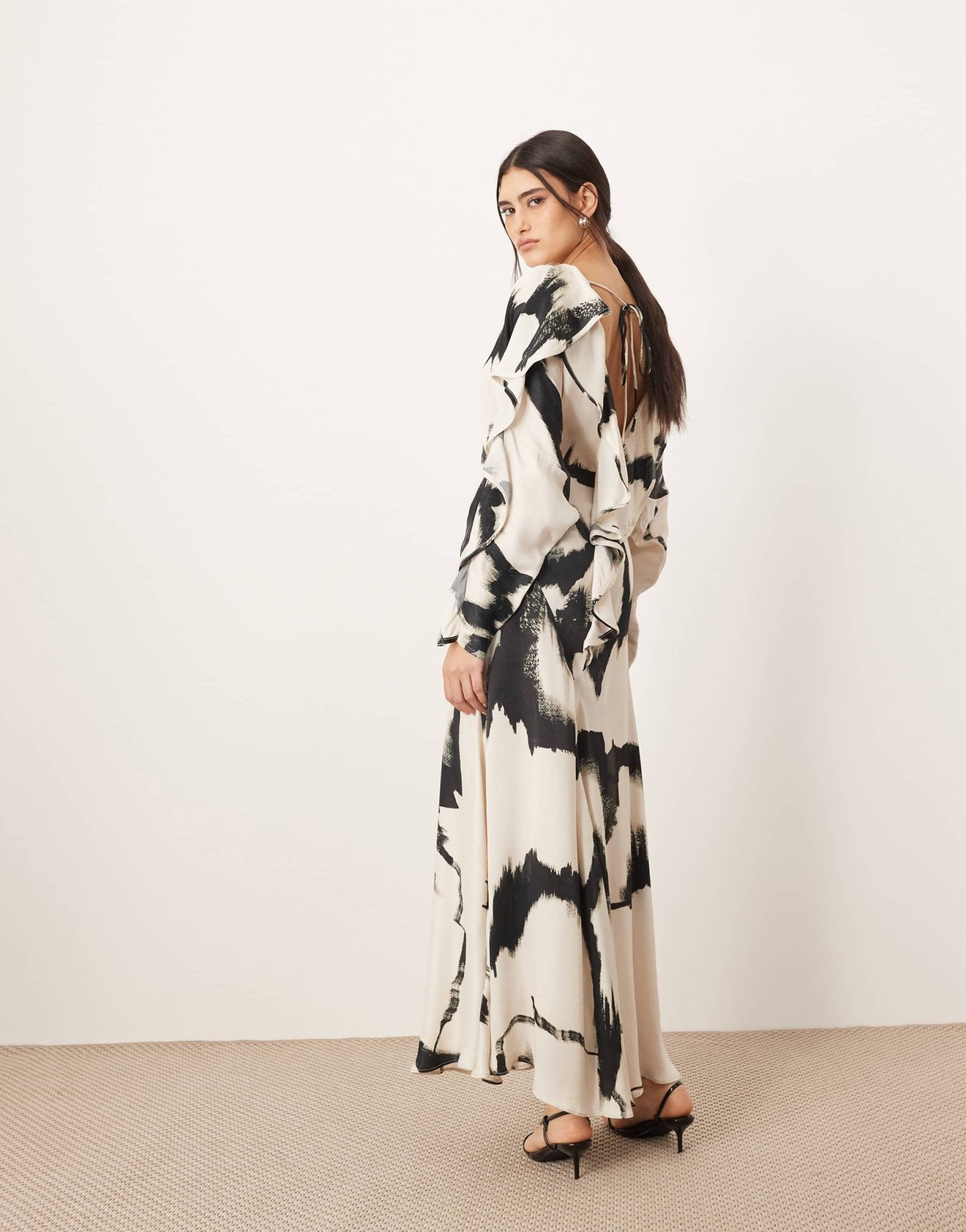 ARRANGE ruffle open back long sleeve maxi dress in mono abstract print - ASOS Sample Sale EU Store