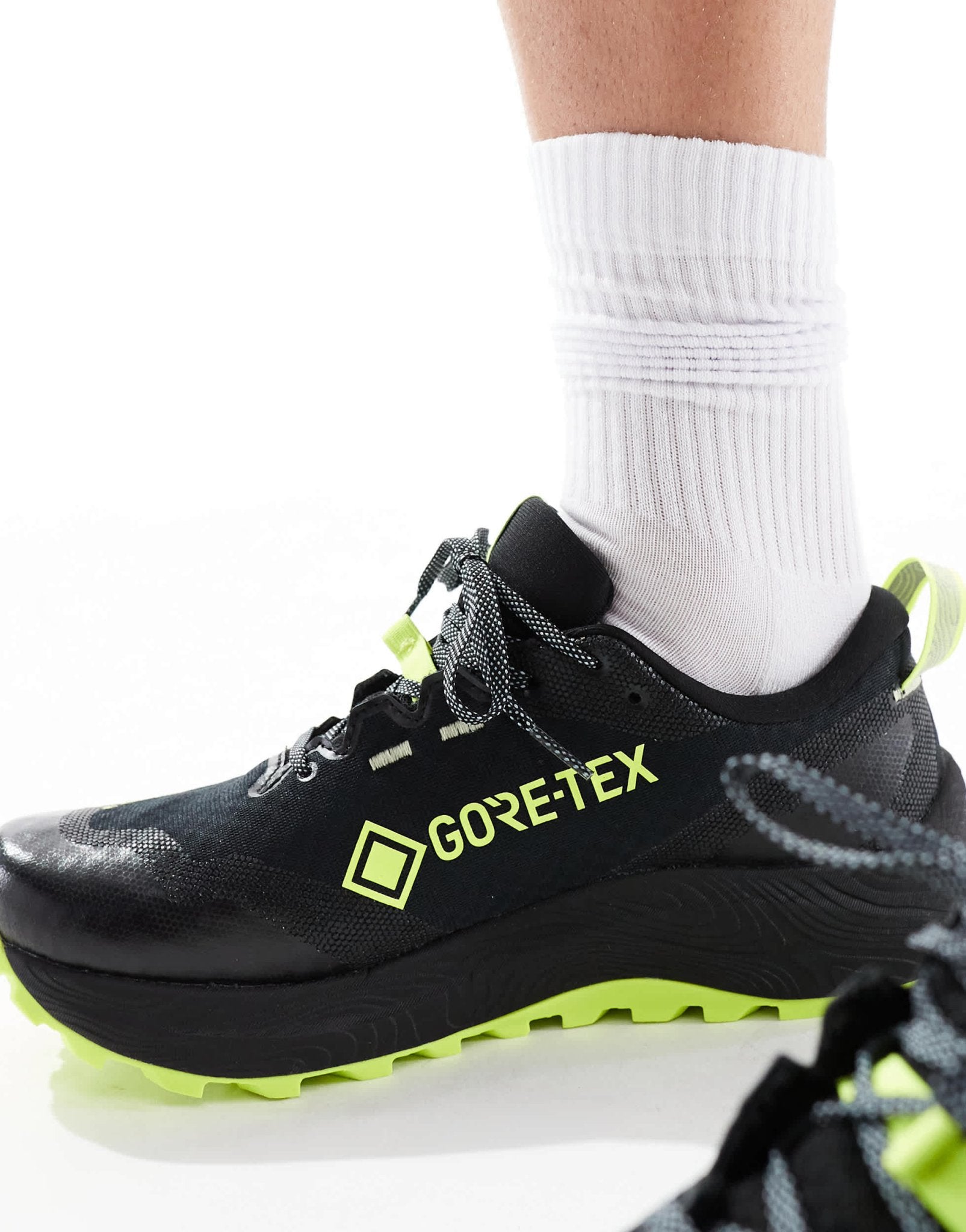 Asics Gel - Trabuco 12 GTX waterproof trail running trainers in black and neon yellow - ASOS Sample Sale EU Store
