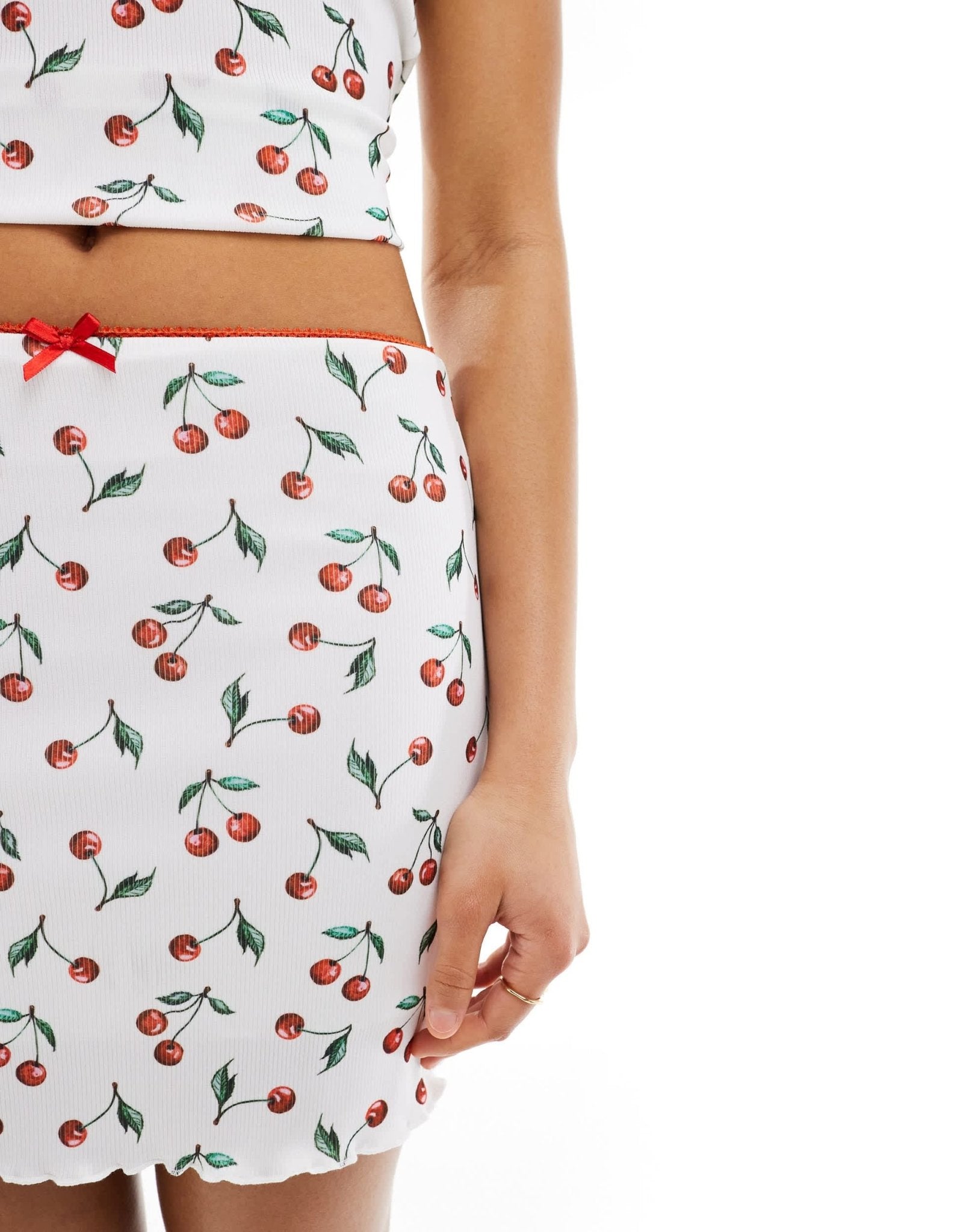 ASOS DEISGN mini skirt in red cherry - ASOS Sample Sale EU Store