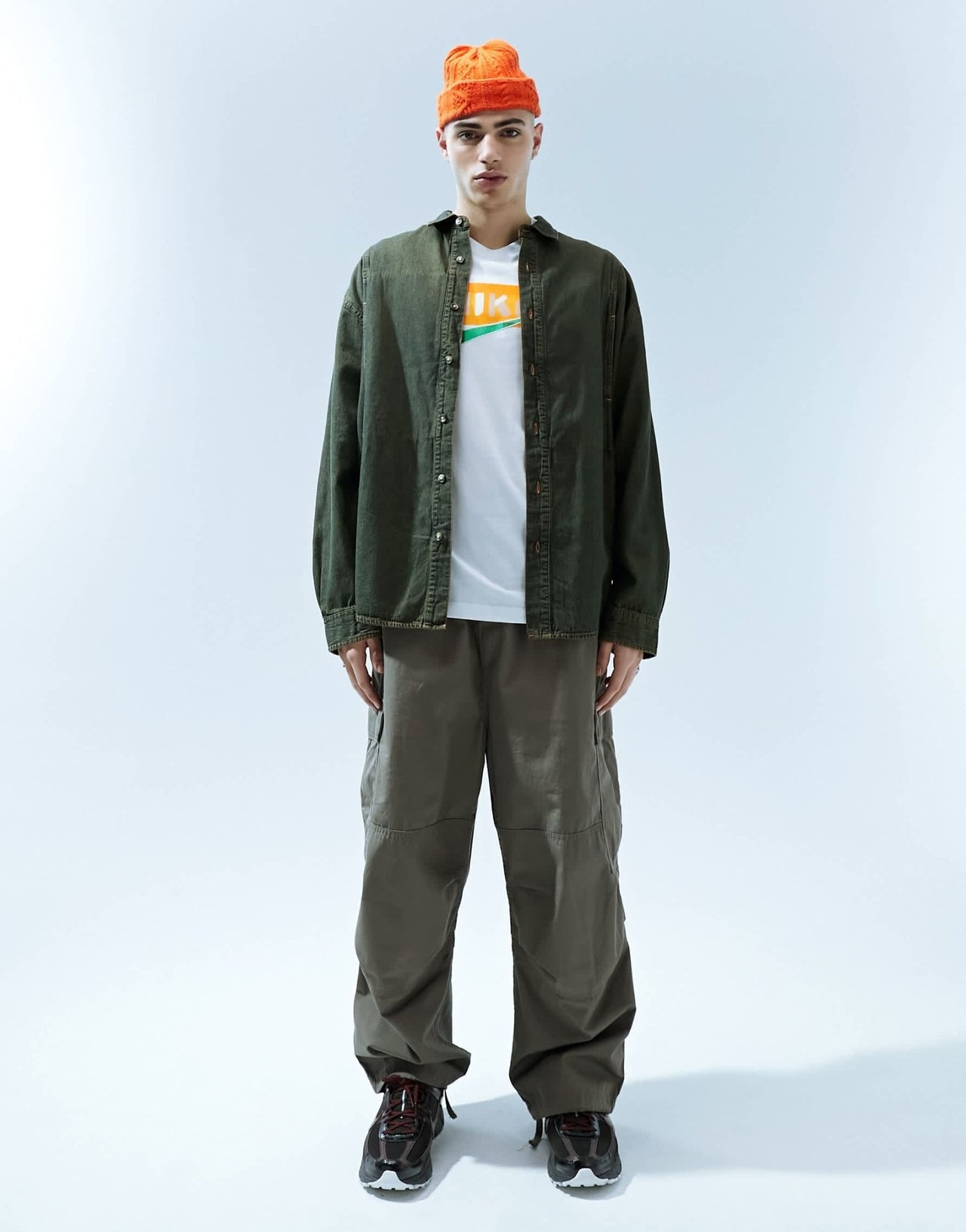 ASOS DESIGN 90s oversized denim shirt with panelled pockets in brown dirty wash - ASOS Sample Sale EU Store
