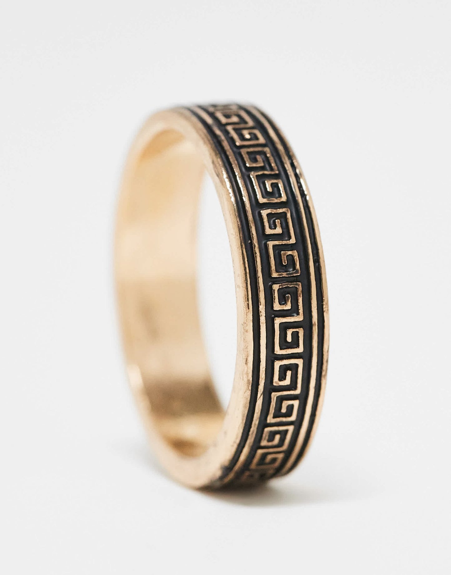 ASOS DESIGN band ring with burnished greek wave design in gold - ASOS Sample Sale EU Store