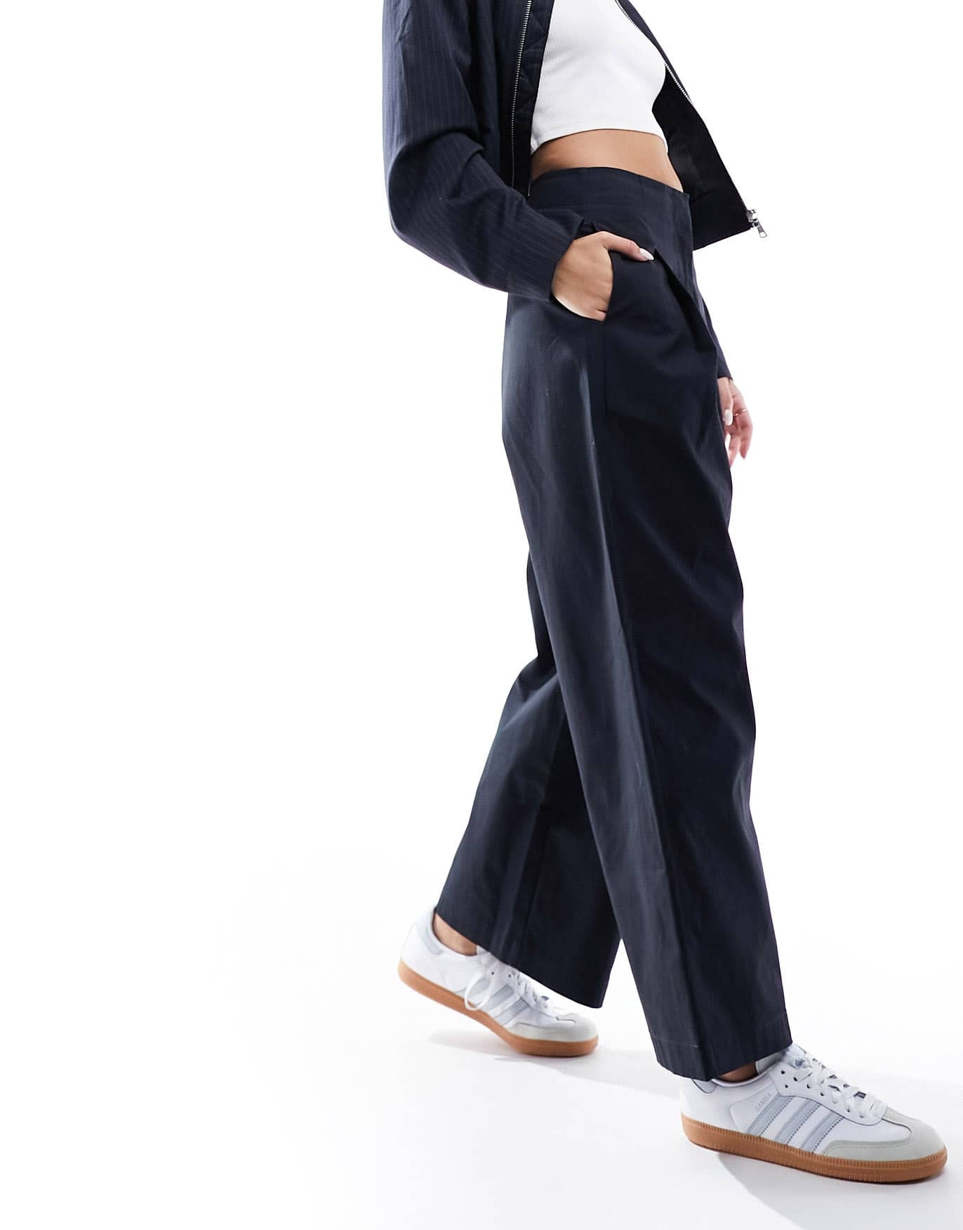 ASOS DESIGN barrel leg trousers in black - ASOS Sample Sale EU Store