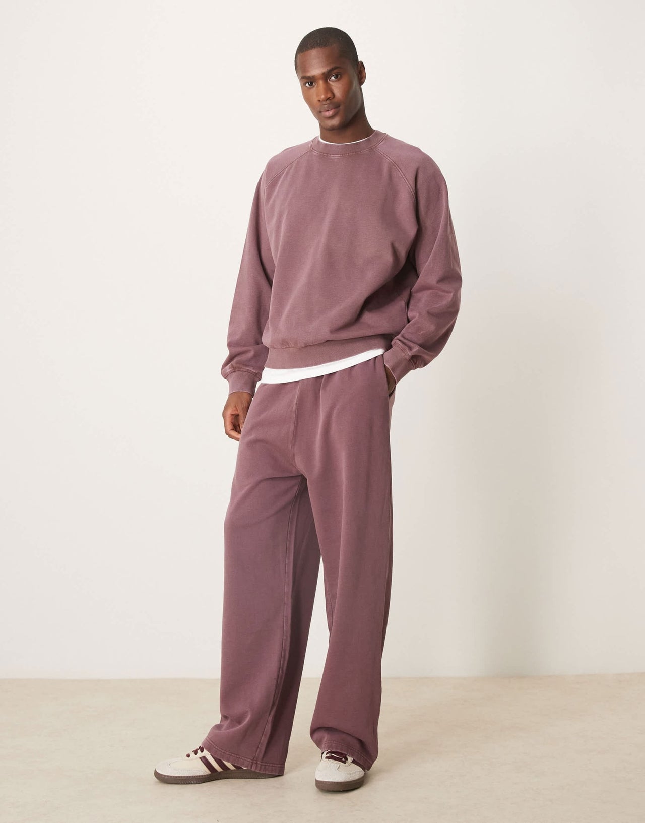 ASOS DESIGN boxy cropped sweatshirt with raglan sleeve detail in washed burgundy - ASOS Sample Sale EU Store
