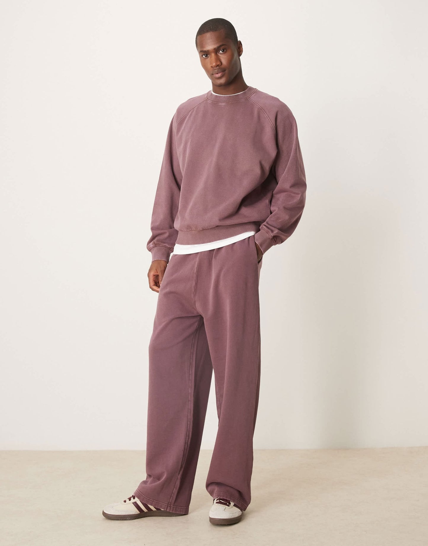 ASOS DESIGN boxy cropped sweatshirt with raglan sleeve detail in washed burgundy - ASOS Sample Sale EU Store