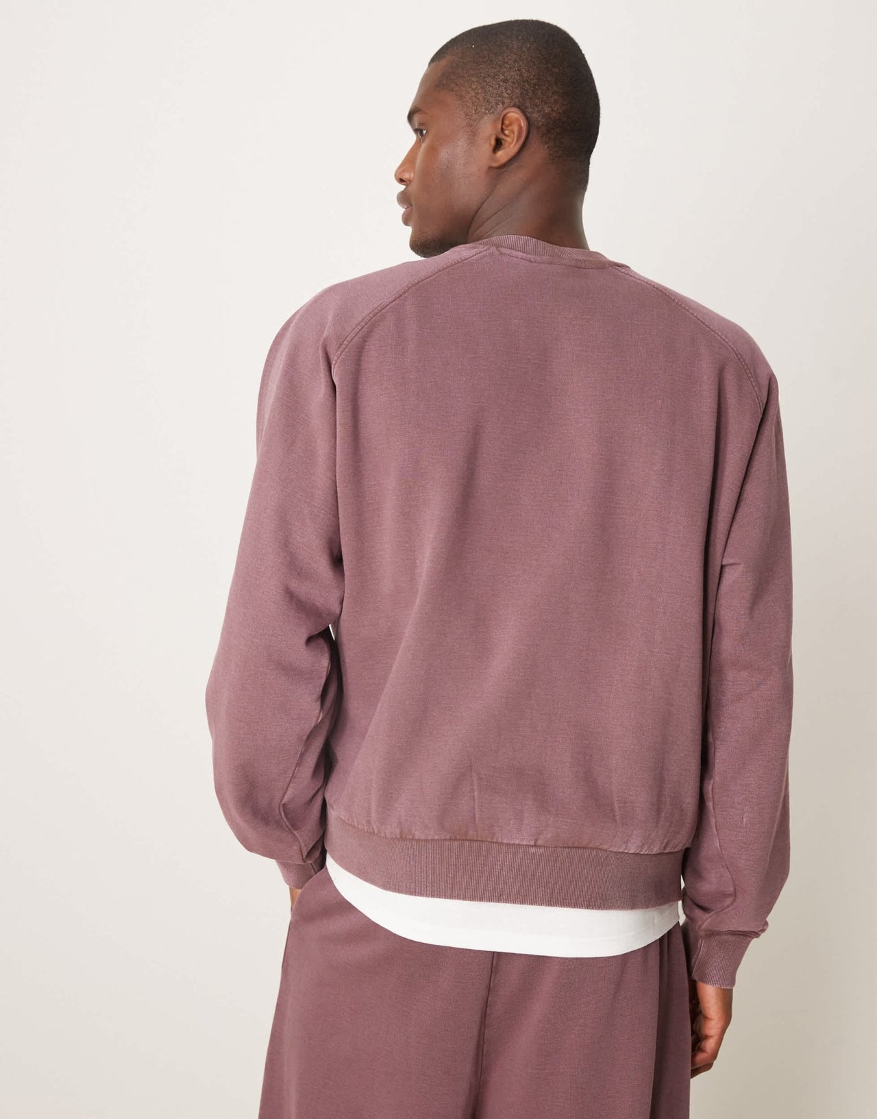 ASOS DESIGN boxy cropped sweatshirt with raglan sleeve detail in washed burgundy - ASOS Sample Sale EU Store