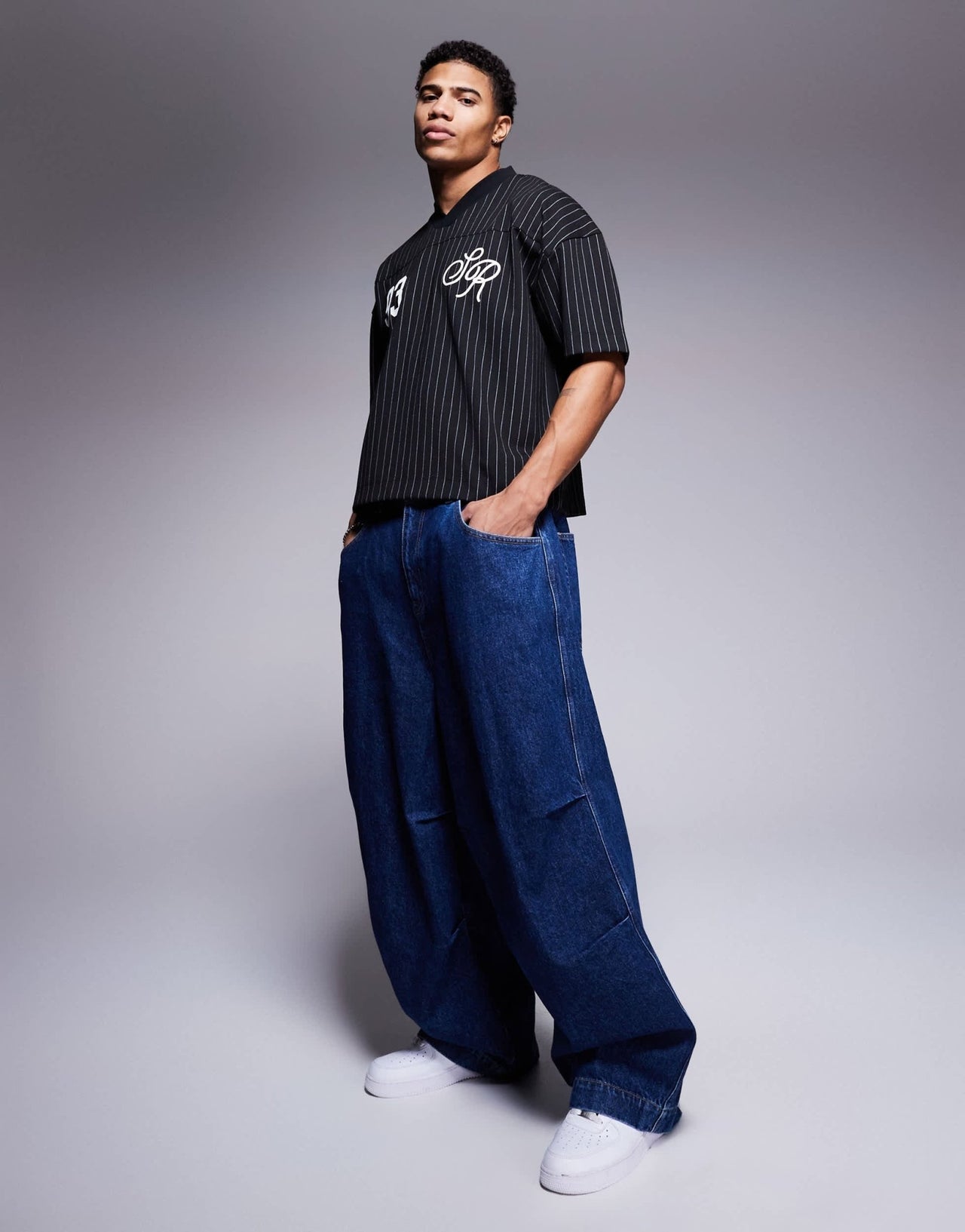 ASOS DESIGN boxy oversized t-shirt with dropped shoulder and sports graphic in black and white stripe - ASOS Sample Sale EU Store