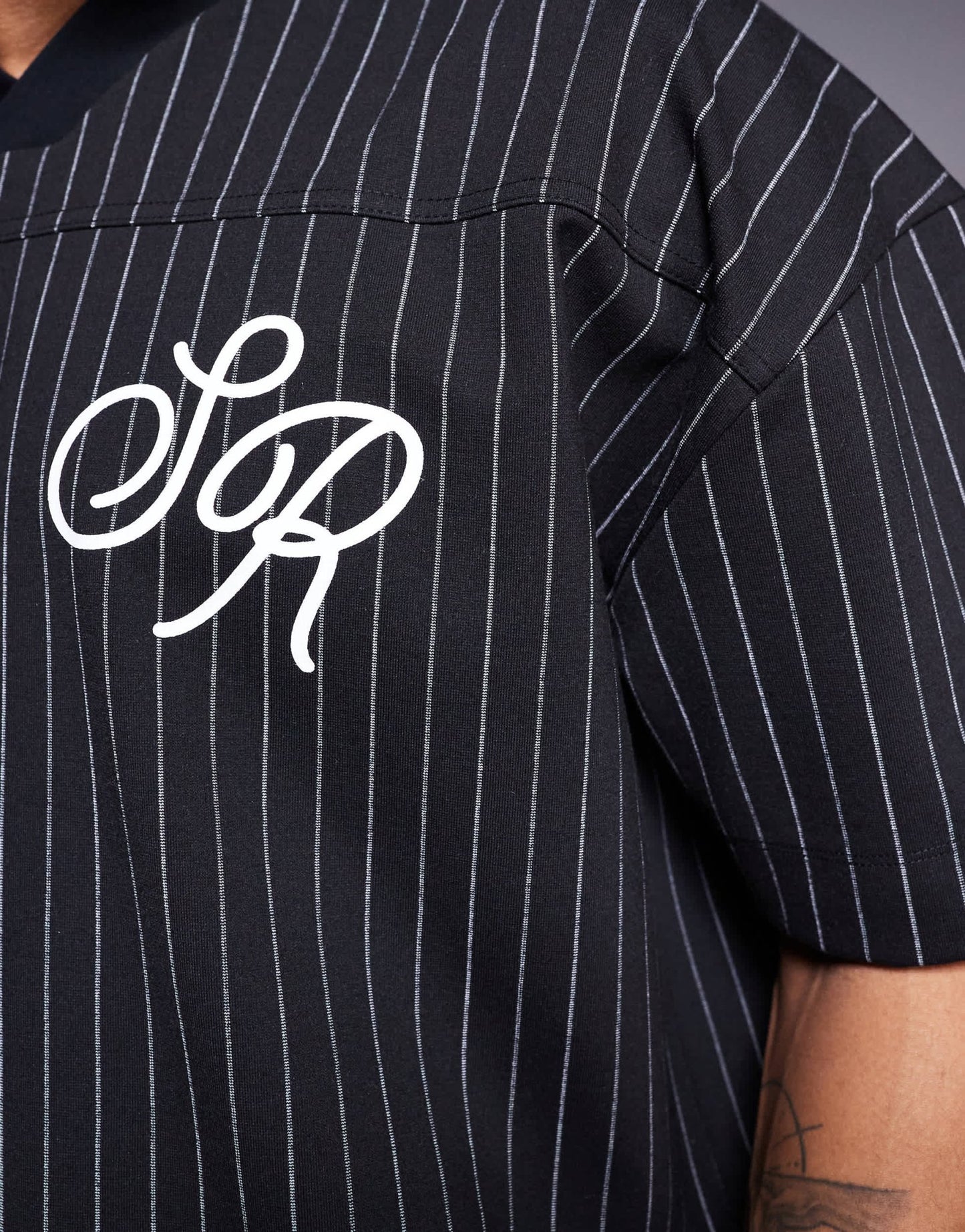 ASOS DESIGN boxy oversized t-shirt with dropped shoulder and sports graphic in black and white stripe - ASOS Sample Sale EU Store