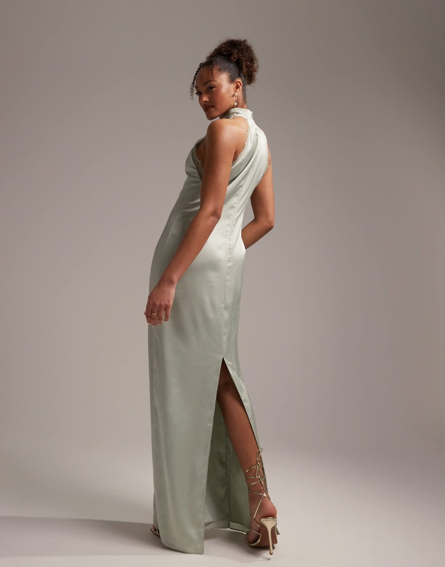 ASOS DESIGN Bridesmaids lace detail halter column maxi dress in sage green - ASOS Sample Sale EU Store