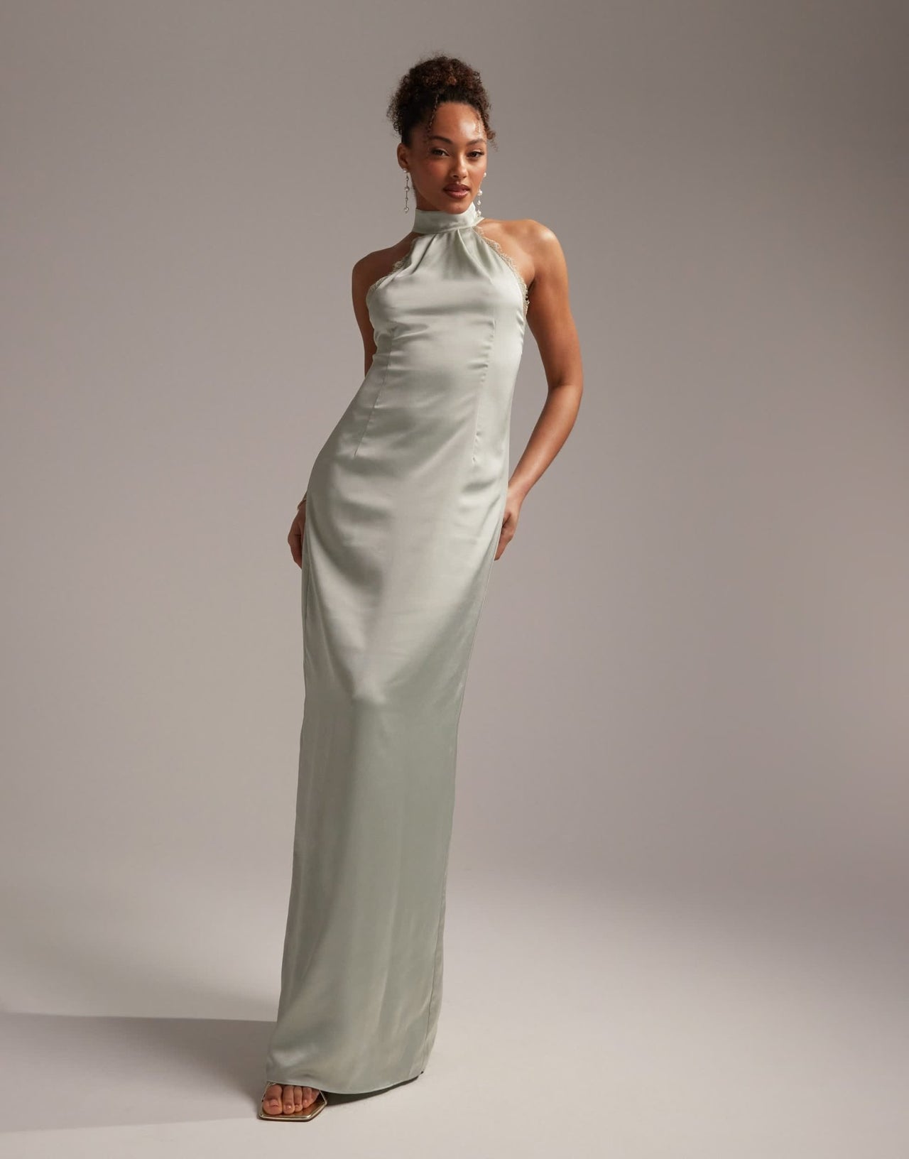 ASOS DESIGN Bridesmaids lace detail halter column maxi dress in sage green - ASOS Sample Sale EU Store