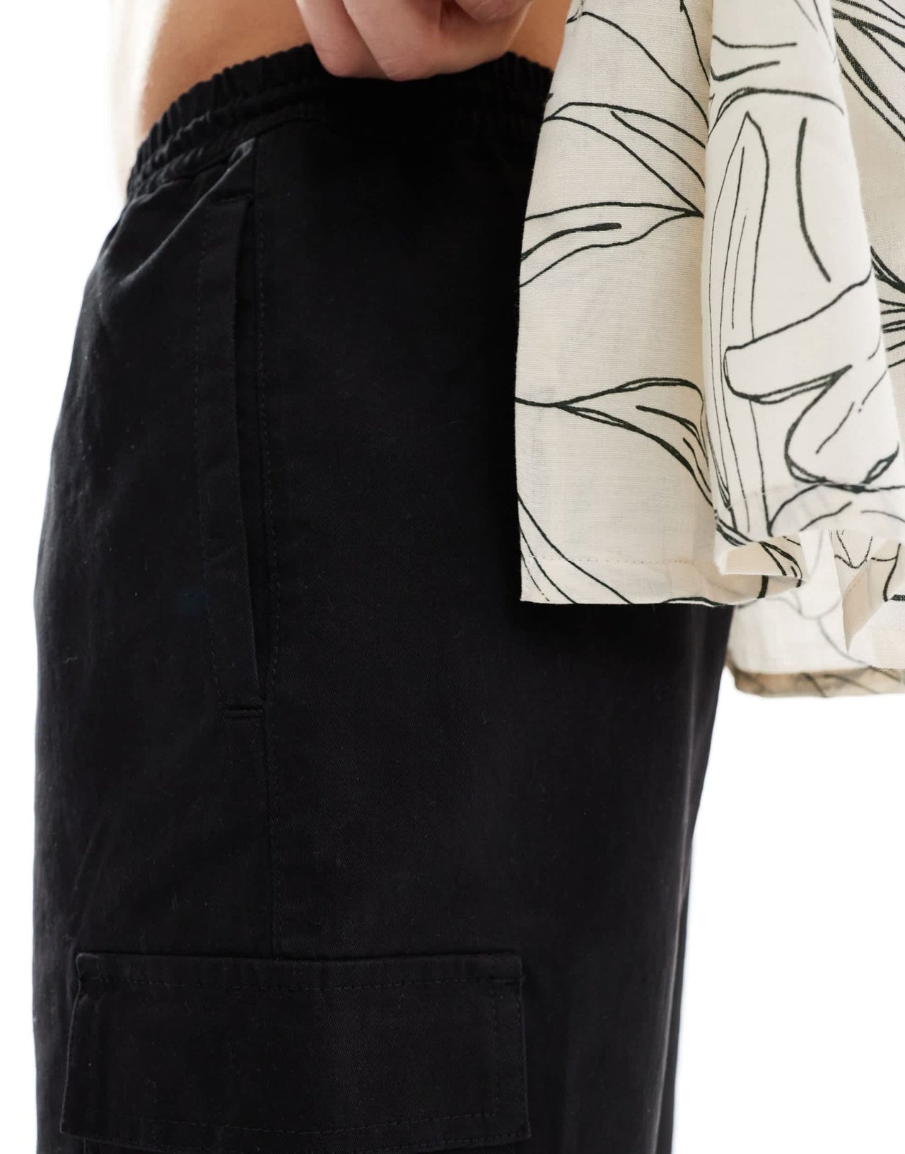 ASOS DESIGN cargo short in regular length in black - ASOS Sample Sale EU Store