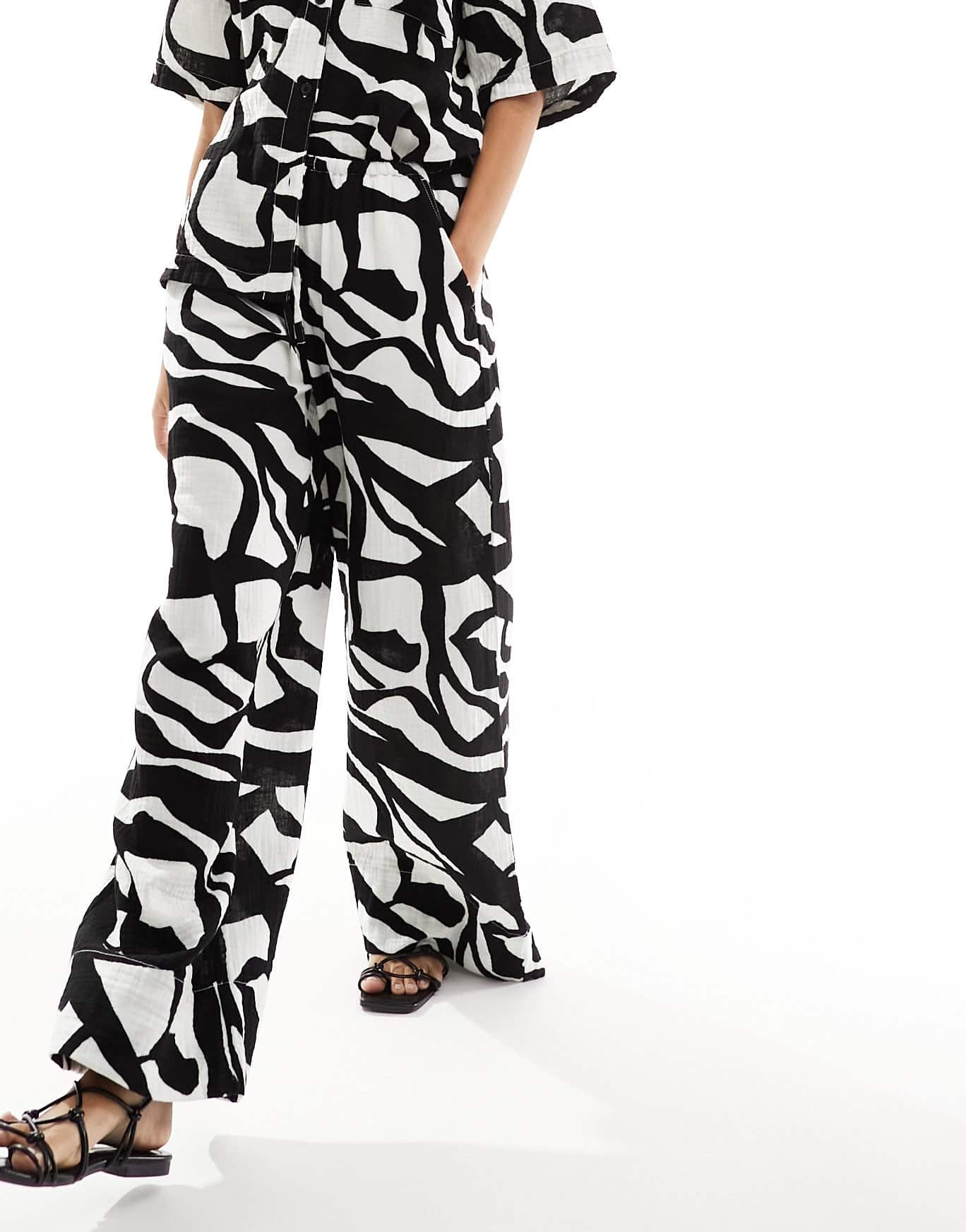 ASOS DESIGN cheesecloth tie waist wide pull on trouser in print - ASOS Sample Sale EU Store