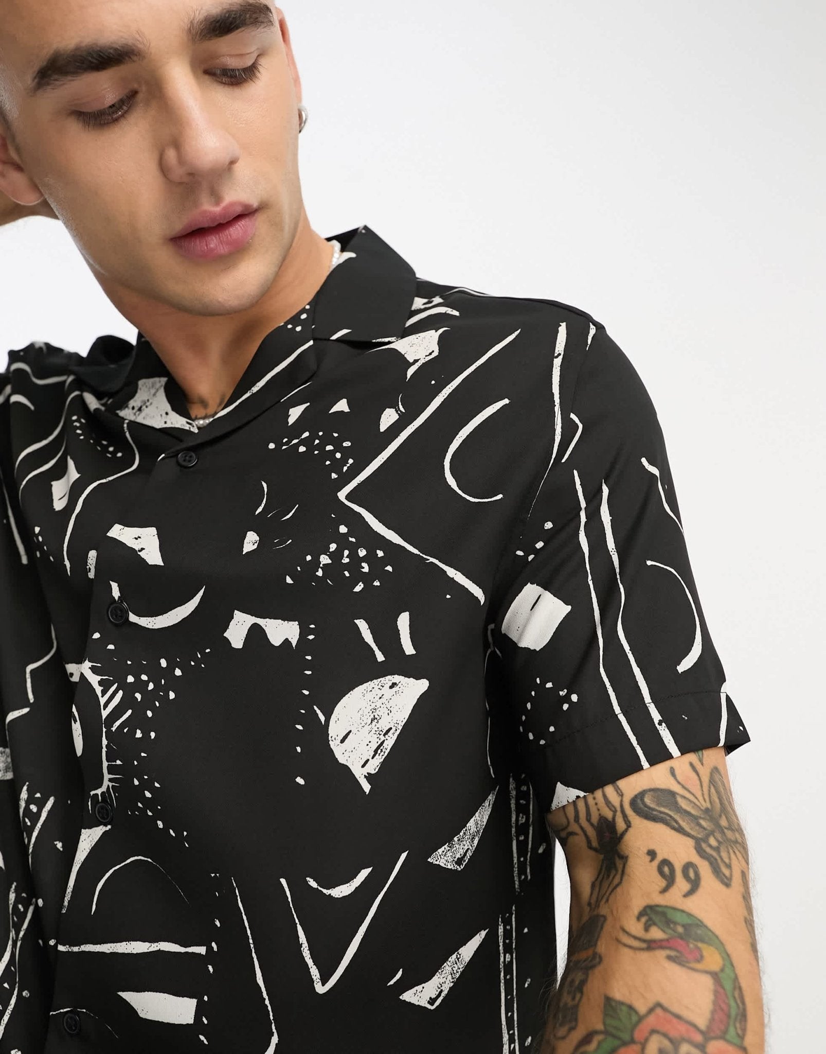 ASOS DESIGN co - ord relaxed revere shirt in black abstract print - ASOS Sample Sale EU Store