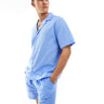 Camisa de conjunto ASOS DESIGN de manga corta, corte relajado, cuello vuelto y bordado en azul polvoriento