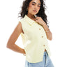 Chaleco de punto compacto con cuello ASOS DESIGN en amarillo crema