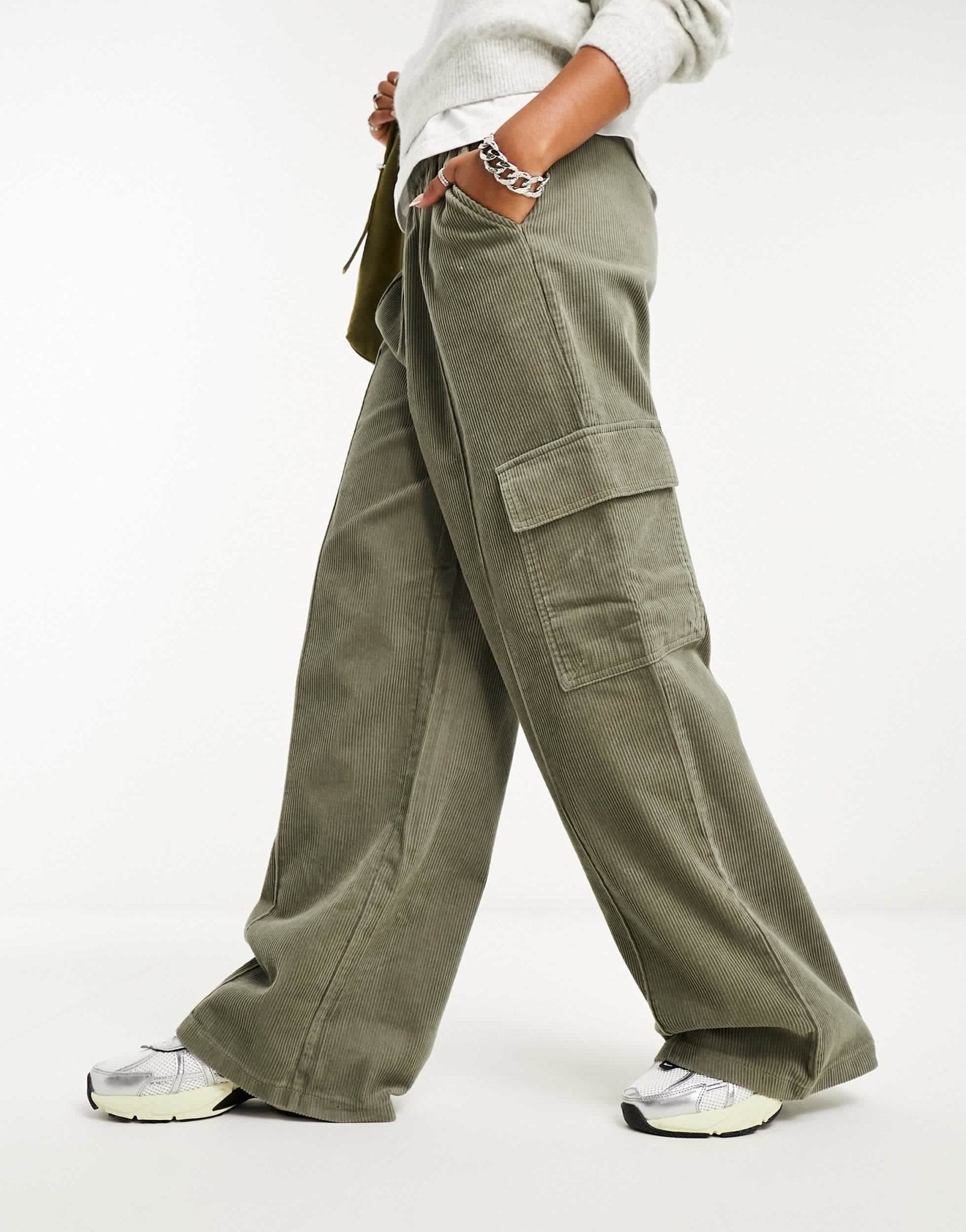 ASOS DESIGN cord pull on cargo trouser in khaki - ASOS Sample Sale EU Store