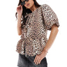 ASOS DESIGN top peplo in cotone con maniche a sbuffo stampa leopardata