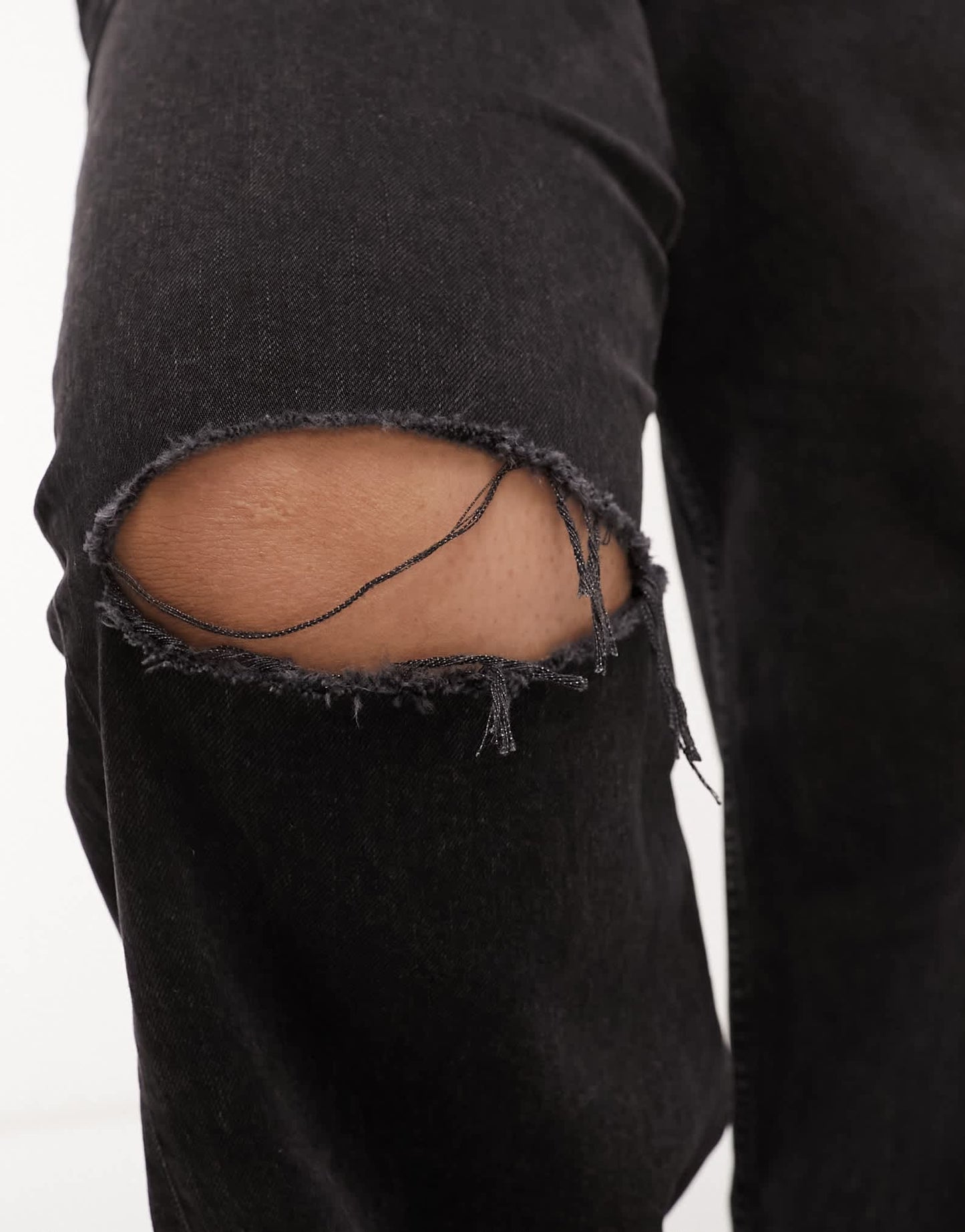 ASOS DESIGN Curve baggy jean in washed black with knee rips - ASOS Sample Sale EU Store