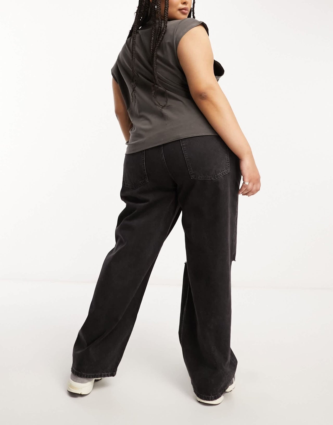 ASOS DESIGN Curve baggy jean in washed black with knee rips - ASOS Sample Sale EU Store