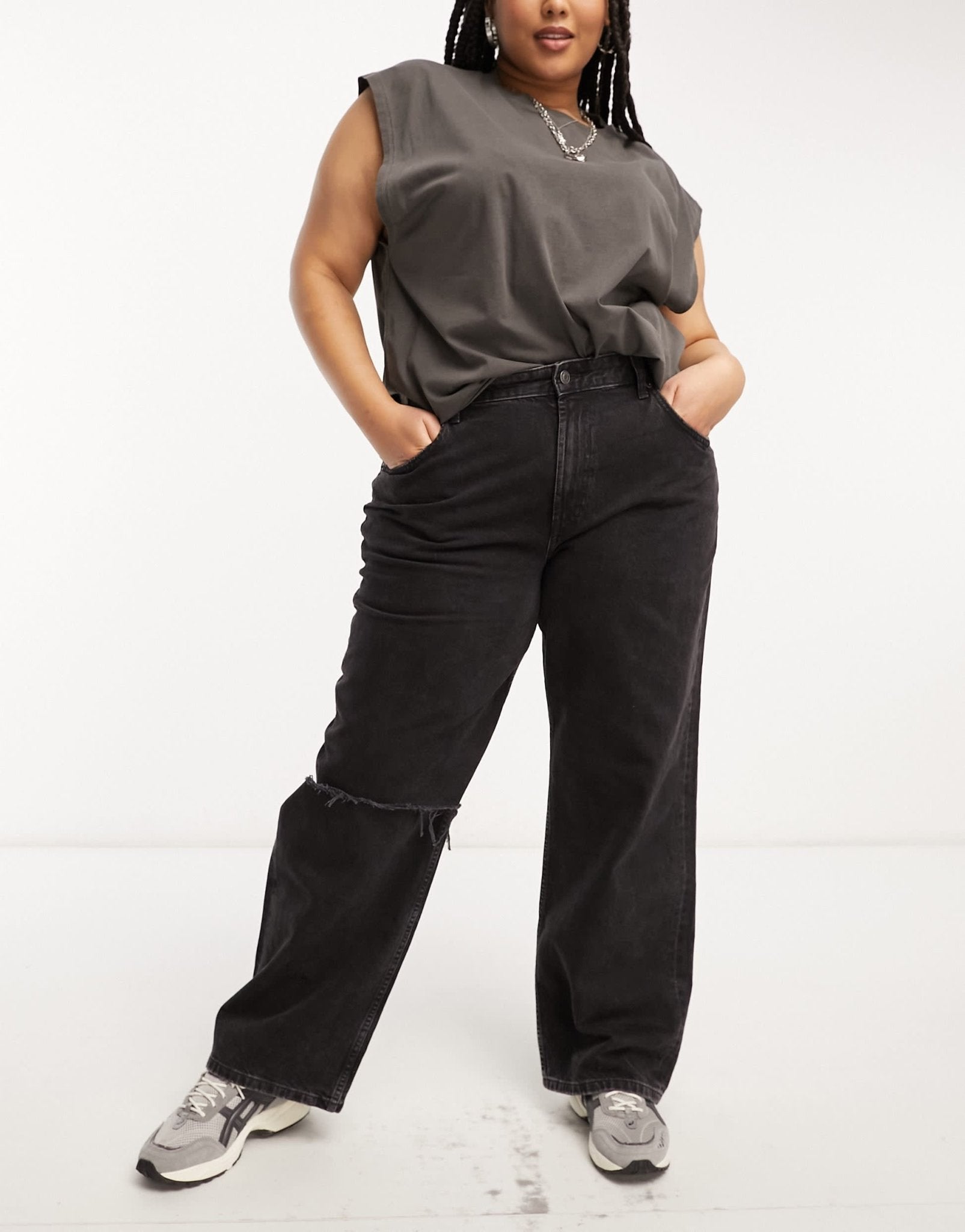 ASOS DESIGN Curve baggy jean in washed black with knee rips - ASOS Sample Sale EU Store