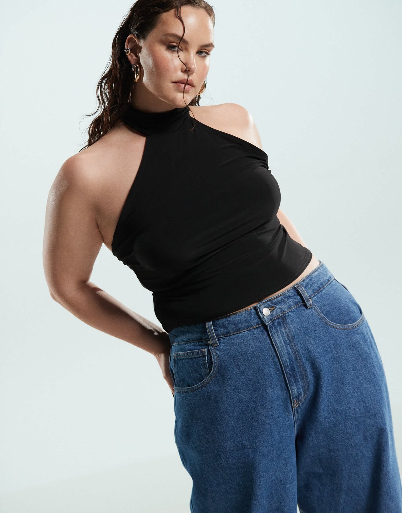 ASOS DESIGN Curve barrel leg jeans in mid blue - ASOS Sample Sale EU Store