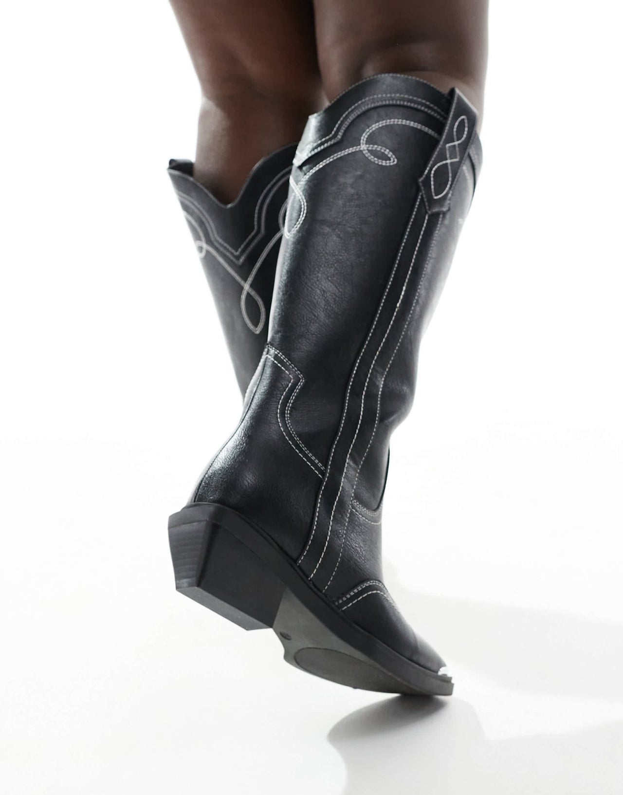 ASOS DESIGN Curve Celeste flat western knee boots in black with stitching - ASOS Sample Sale EU Store