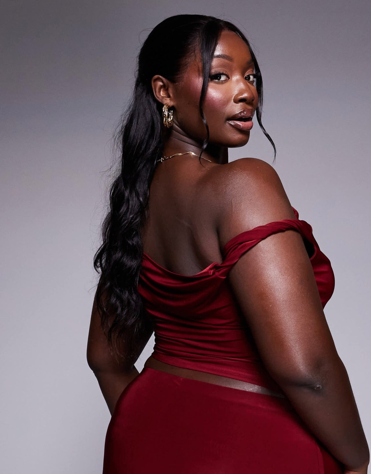 ASOS DESIGN Curve co - ord slinky twist off shoulder top in burgundy - ASOS Sample Sale EU Store