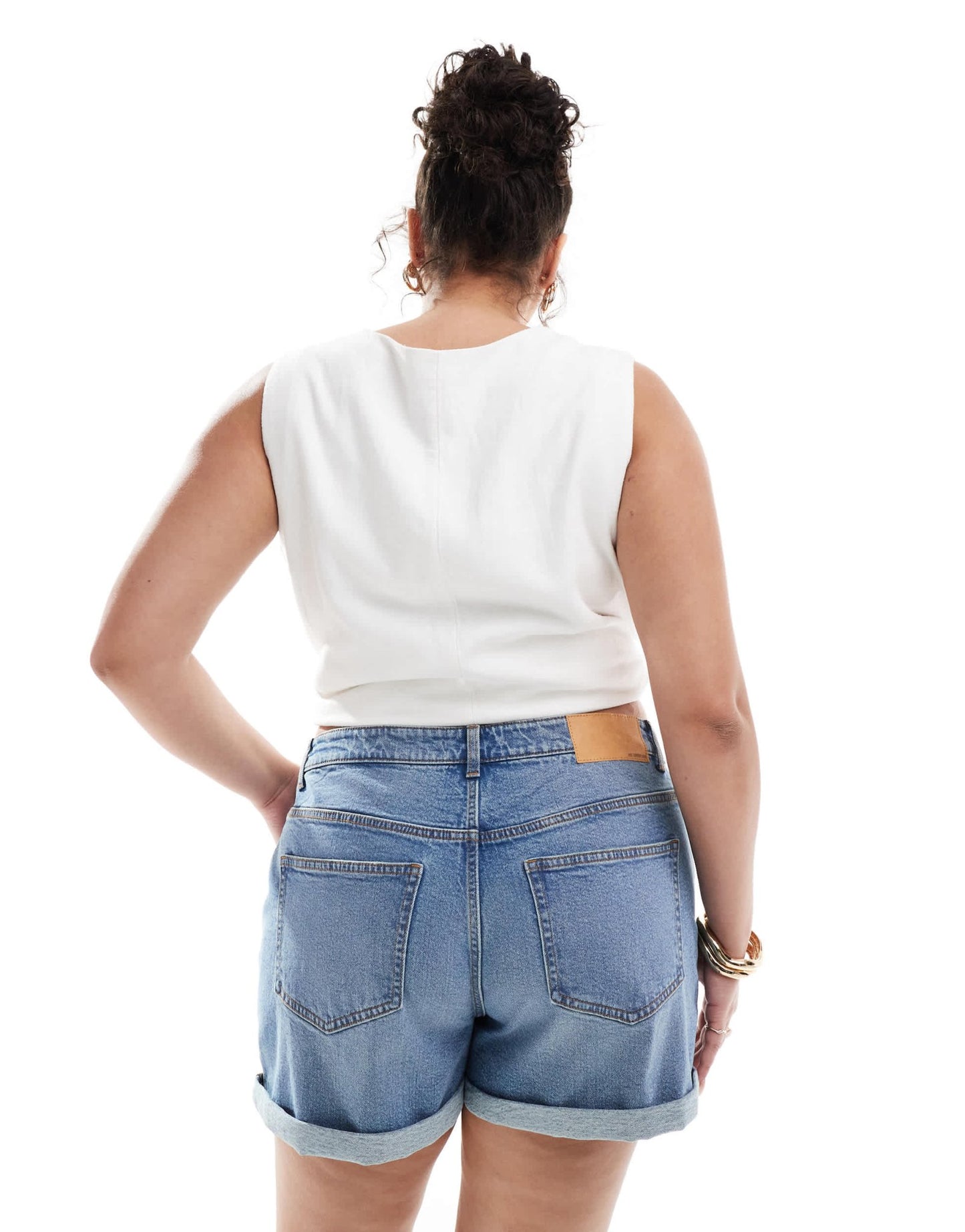 ASOS DESIGN Curve denim comfort mom short in mid blue - ASOS Sample Sale EU Store