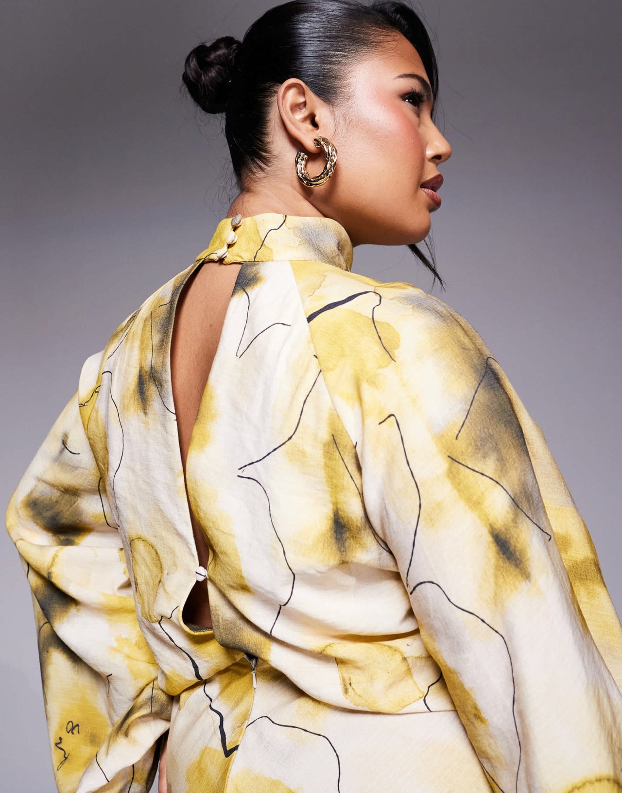 ASOS DESIGN Curve high neck plunge maxi dress with blouson sleeves in green abstract - ASOS Sample Sale EU Store