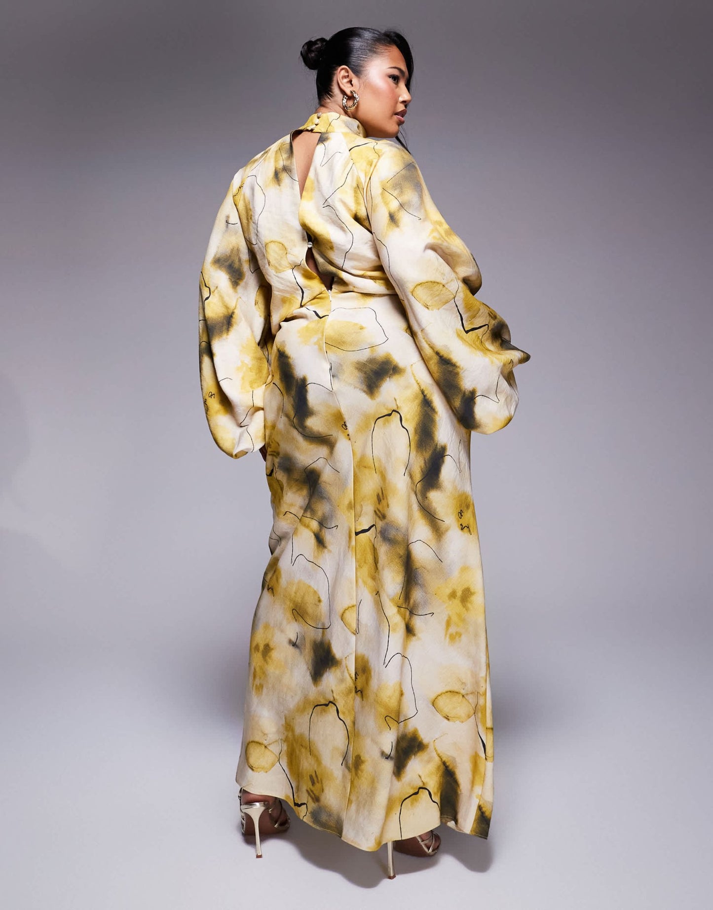 ASOS DESIGN Curve high neck plunge maxi dress with blouson sleeves in green abstract - ASOS Sample Sale EU Store