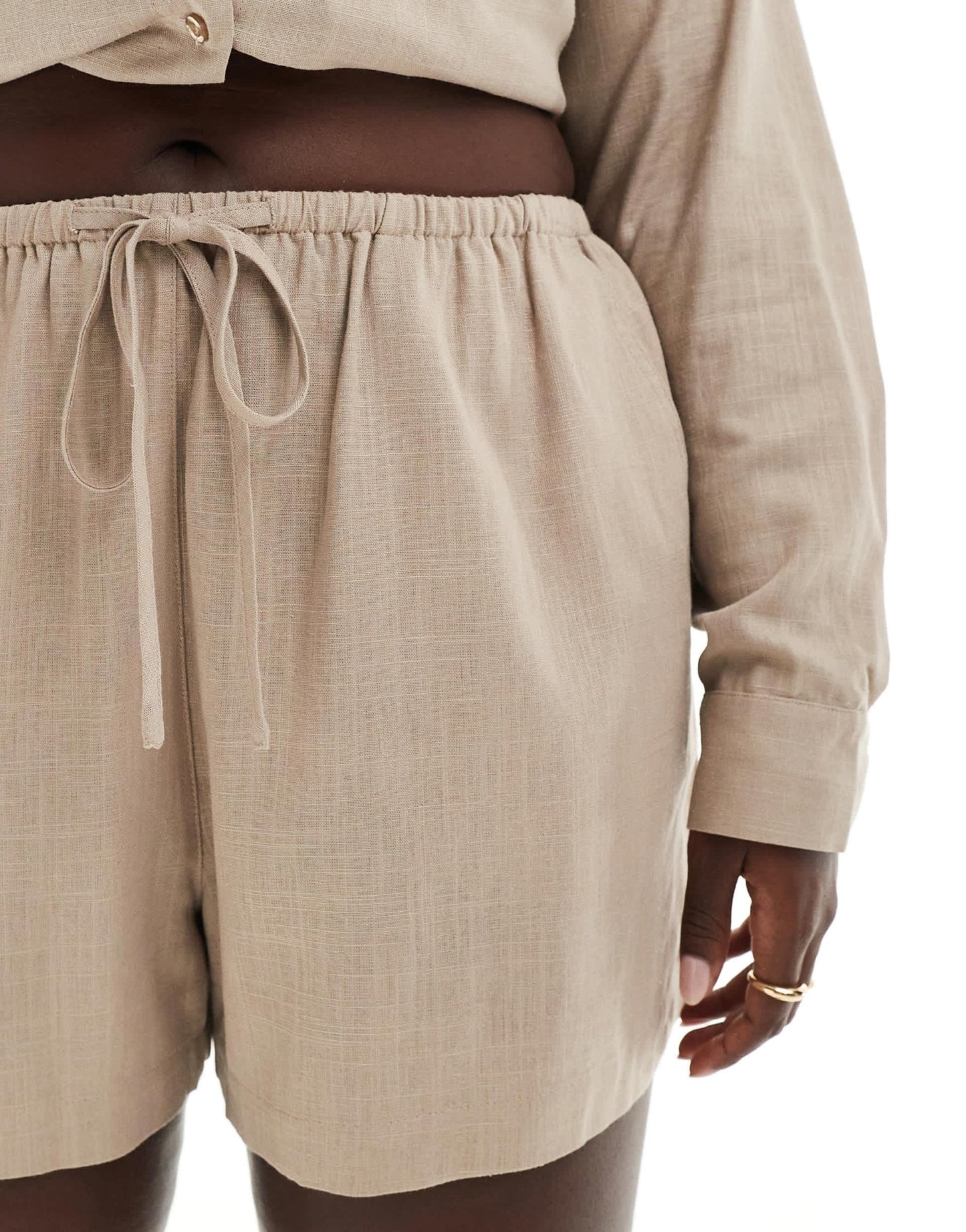ASOS DESIGN Curve pull on short with linen in sand co - ord - ASOS Sample Sale EU Store