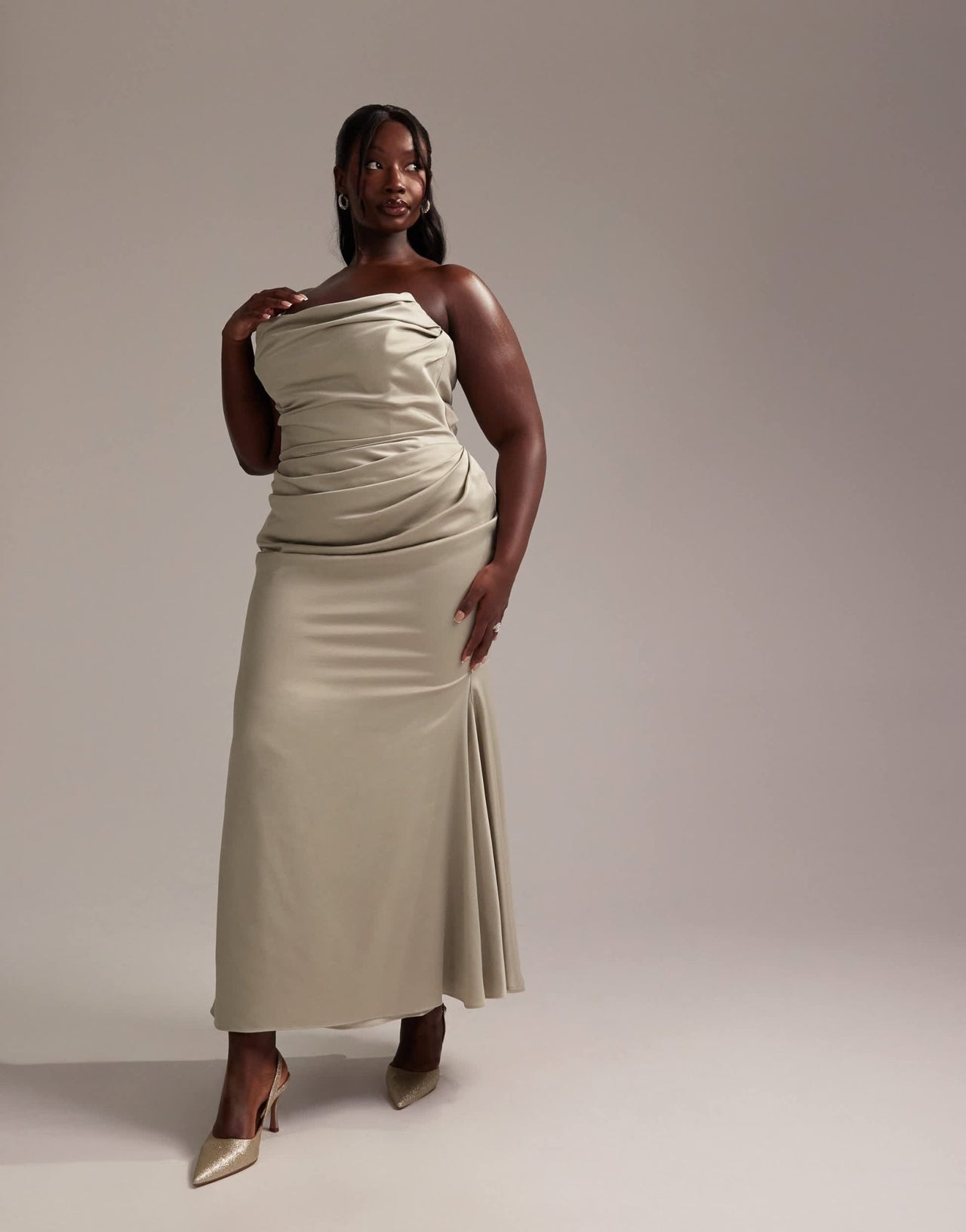 ASOS DESIGN Curve satin bandeau bridesmaid maxi dress in light green - ASOS Sample Sale EU Store