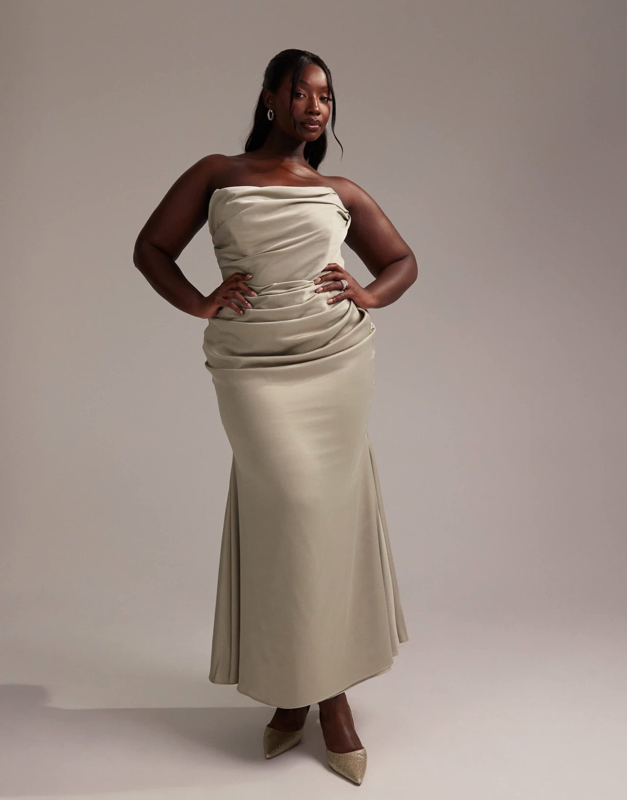 ASOS DESIGN Curve satin bandeau bridesmaid maxi dress in light green - ASOS Sample Sale EU Store