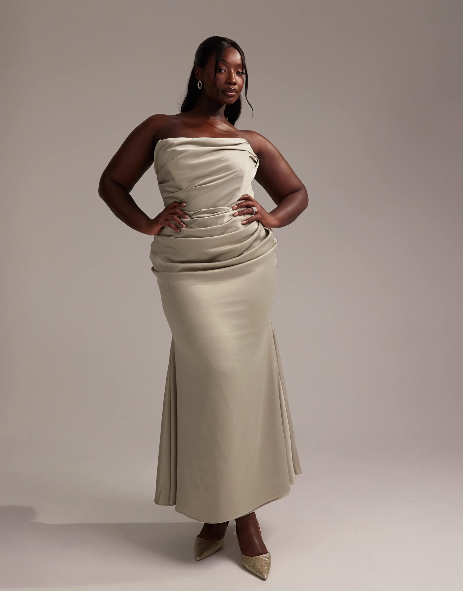 ASOS DESIGN Curve satin bandeau bridesmaid maxi dress in light green - ASOS Sample Sale EU Store