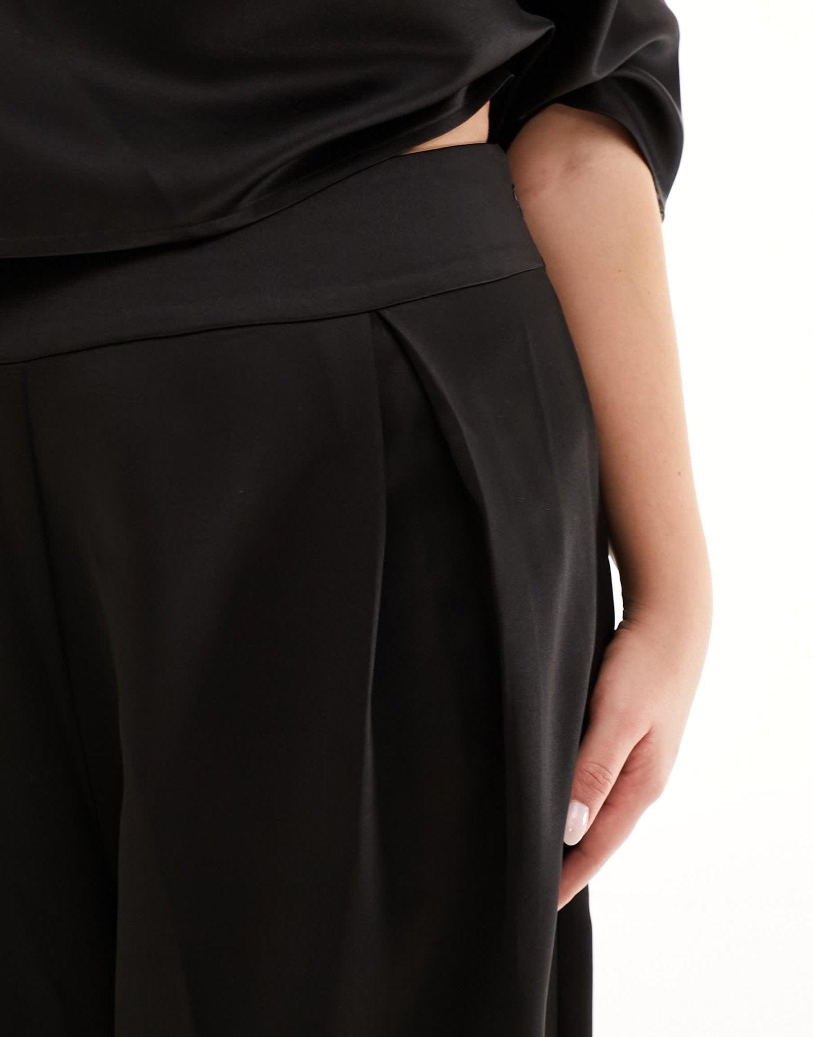 ASOS DESIGN Curve satin wide leg trouser co - ord in black - ASOS Sample Sale EU Store