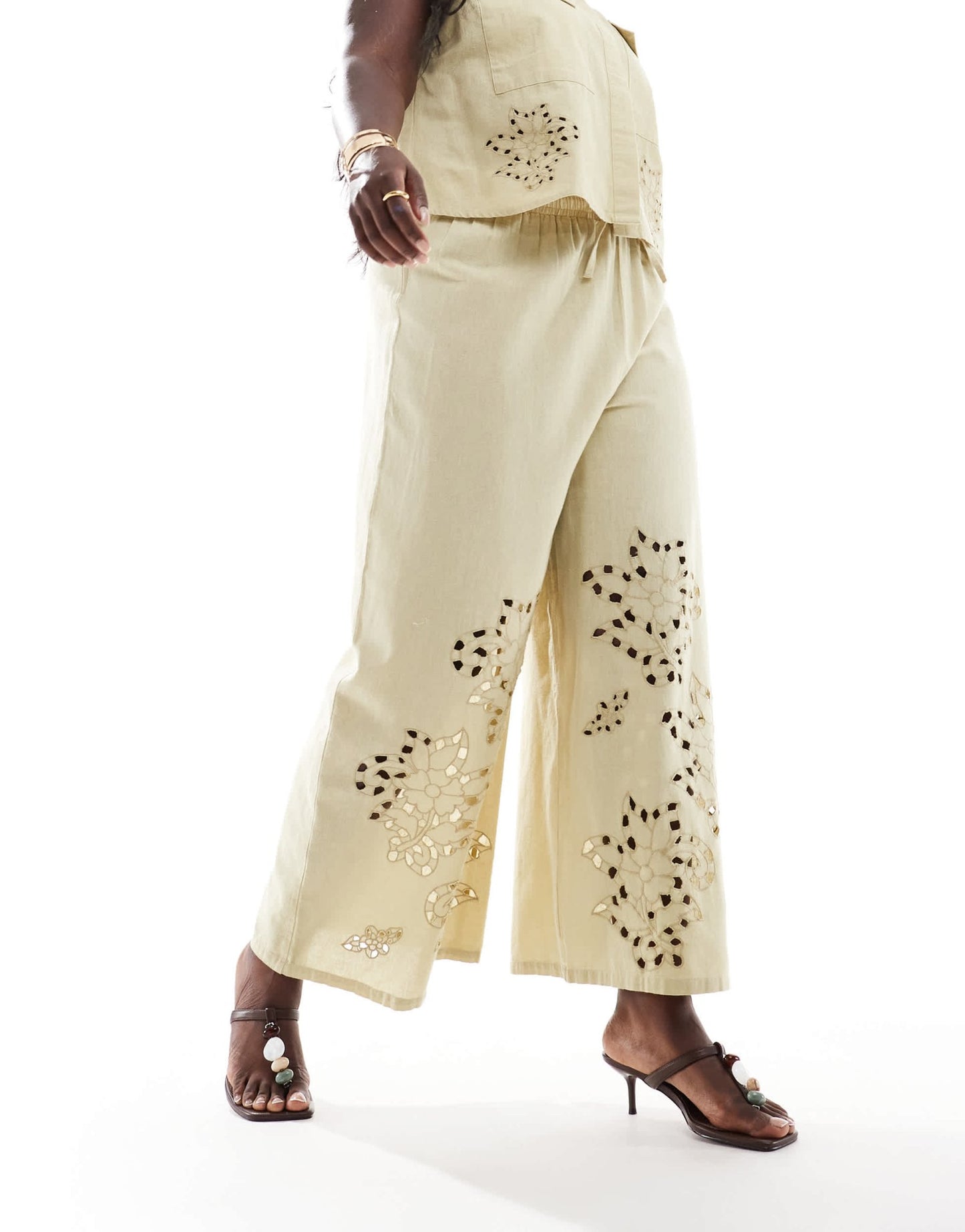 ASOS DESIGN Curve wide leg trouser with cutwork co - ord in khaki - ASOS Sample Sale EU Store