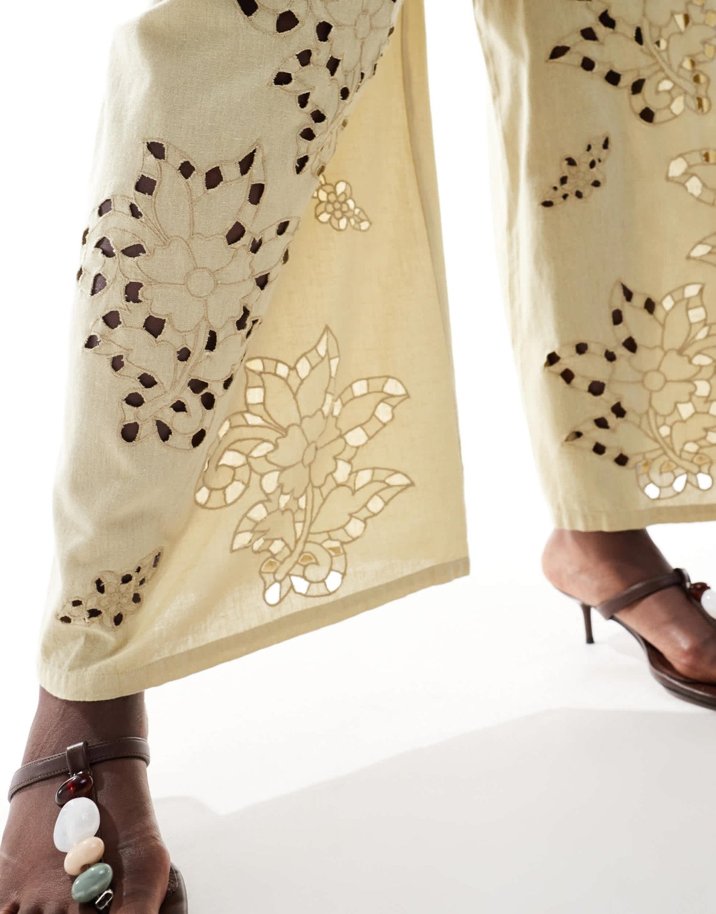 ASOS DESIGN Curve wide leg trouser with cutwork co - ord in khaki - ASOS Sample Sale EU Store
