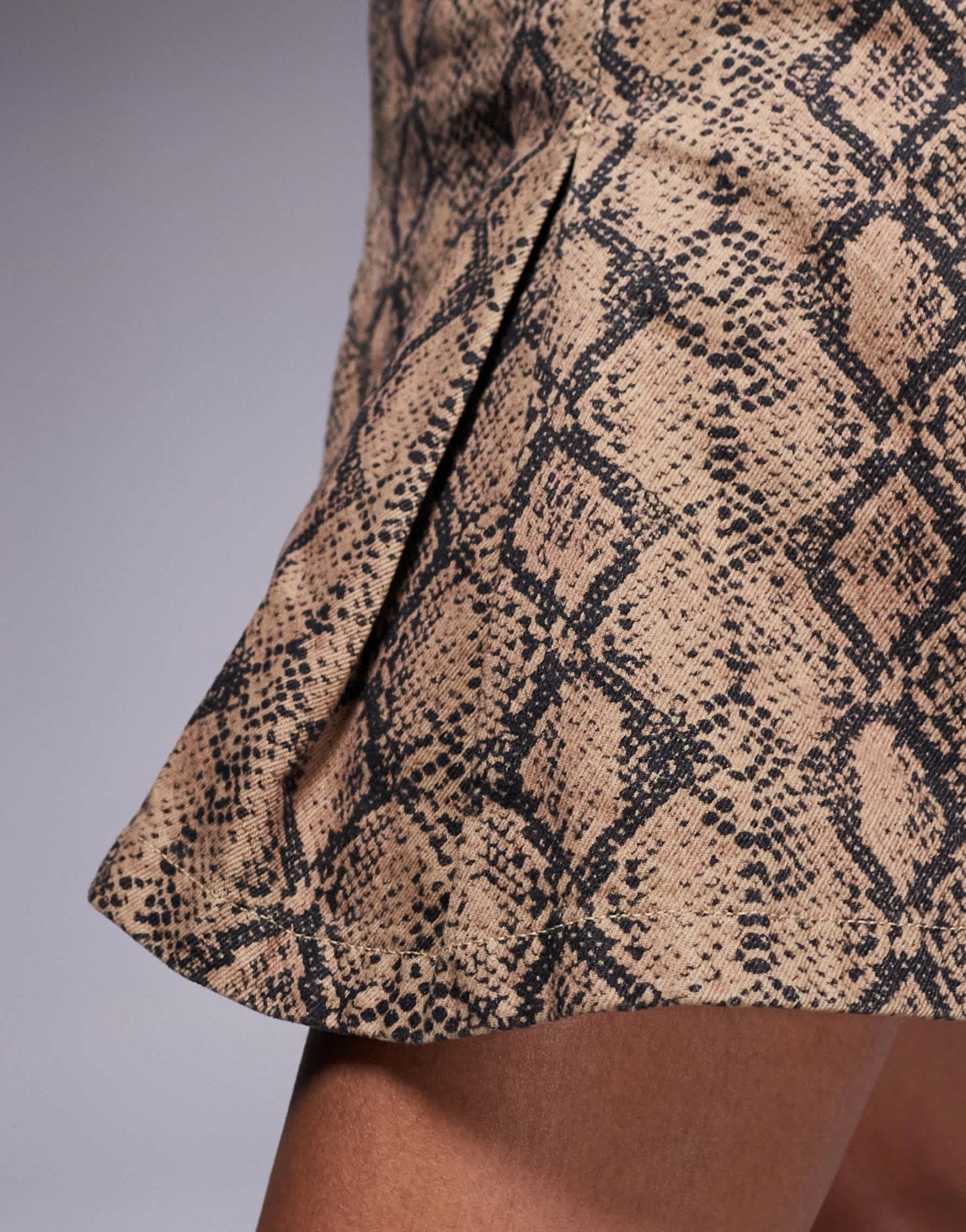 ASOS DESIGN denim pleated skirt in snake print - ASOS Sample Sale EU Store