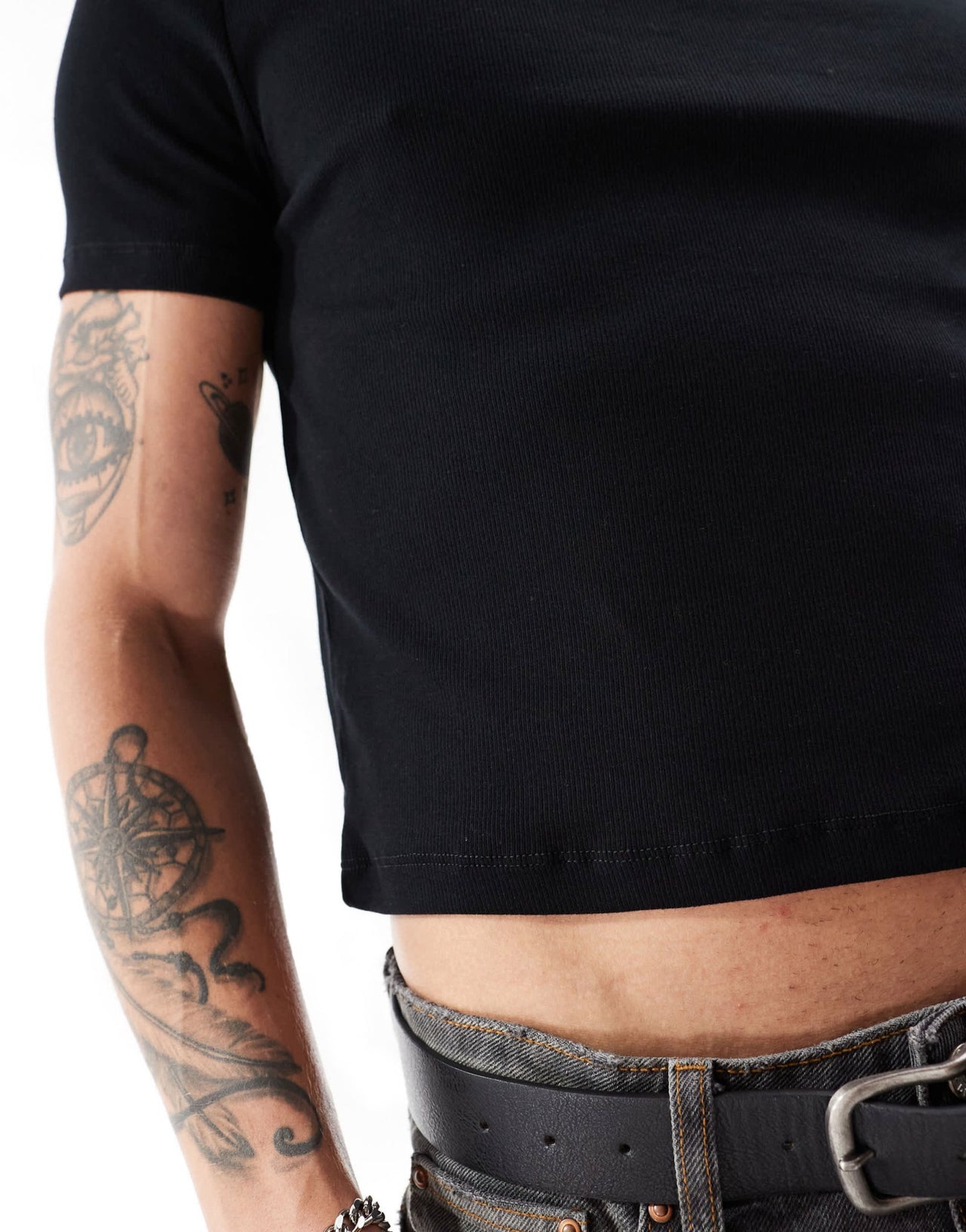 ASOS DESIGN essential muscle fit cropped rib t-shirt in black - ASOS Sample Sale EU Store