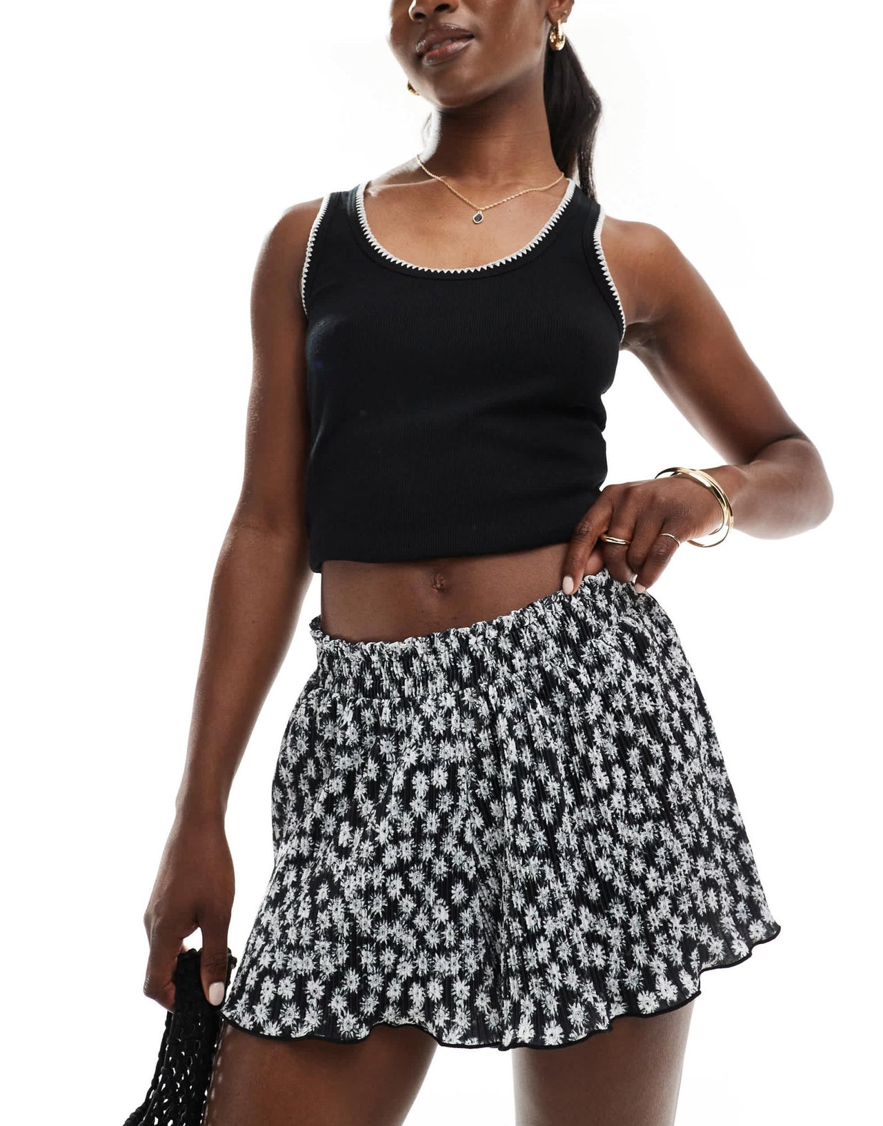 ASOS DESIGN flippy plisse shorts in mono ditsy - ASOS Sample Sale EU Store