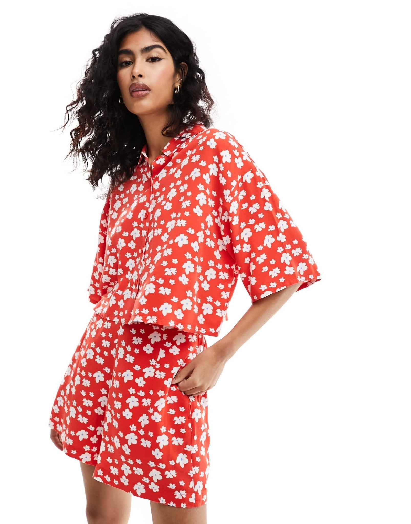 ASOS DESIGN flippy short in red floral print - ASOS Sample Sale EU Store