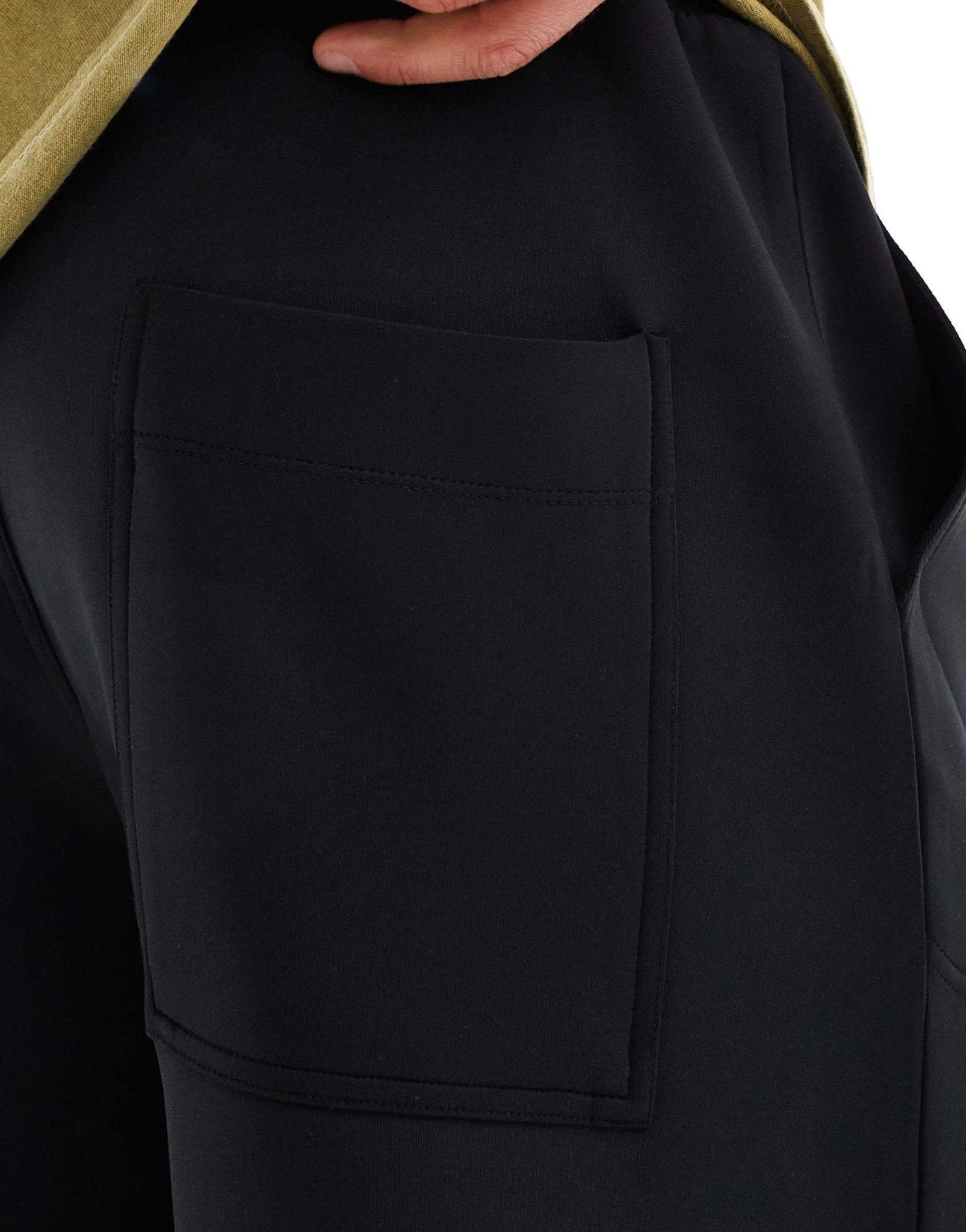 ASOS DESIGN heavyweight oversized runner shorts in scuba - style fabric in black - BLACK - ASOS Sample Sale EU Store