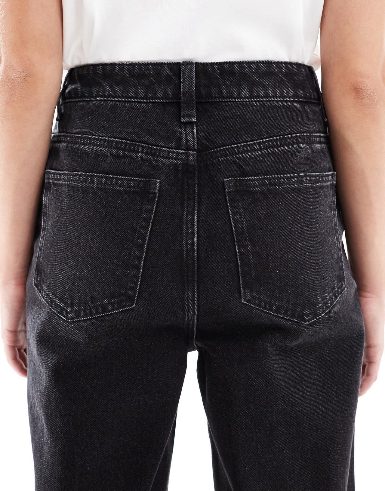 ASOS DESIGN high rise mom jeans in black - ASOS Sample Sale EU Store