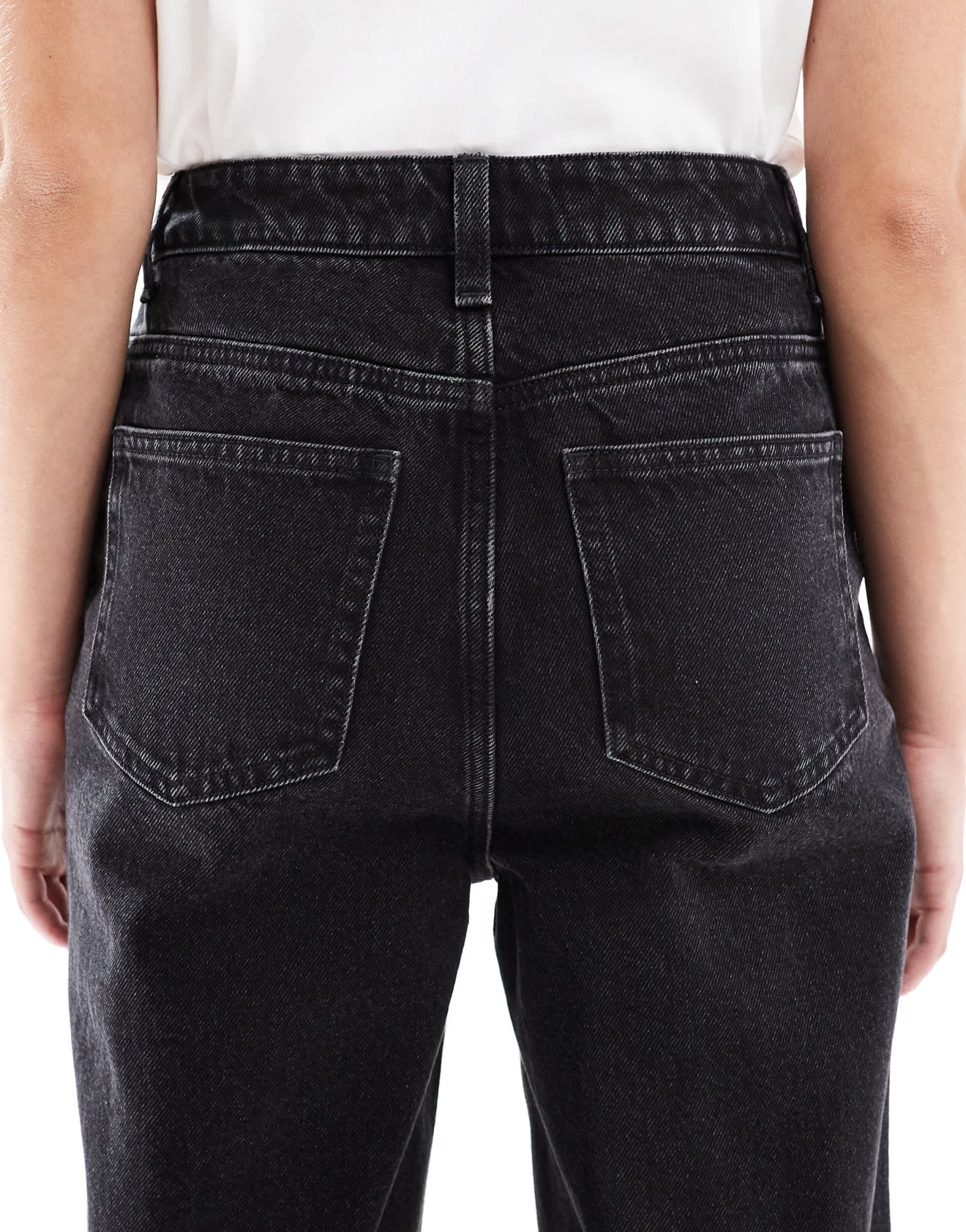 ASOS DESIGN high rise mom jeans in black - ASOS Sample Sale EU Store