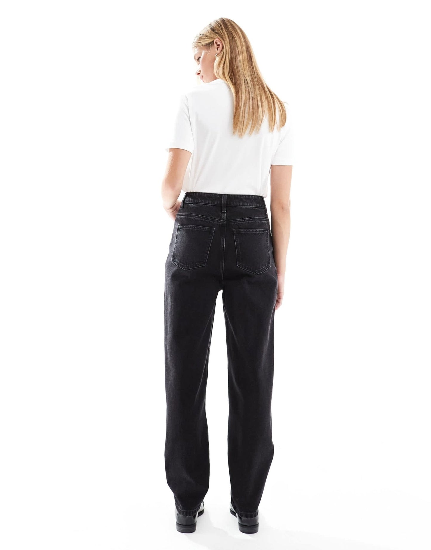 ASOS DESIGN high rise mom jeans in black - ASOS Sample Sale EU Store