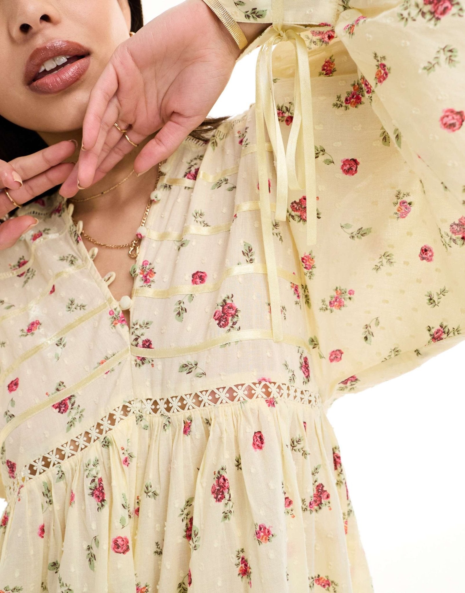 ASOS DESIGN Lace trim playsuit with full flippy shorts in ditsy print - ASOS Sample Sale EU Store