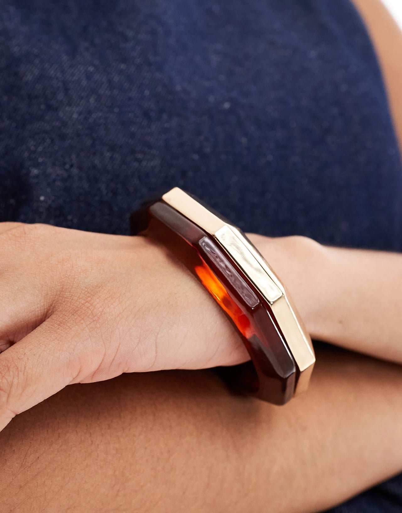 ASOS DESIGN Limited Edition bangle bracelet with mixed resin and gold tone detail - ASOS Sample Sale EU Store