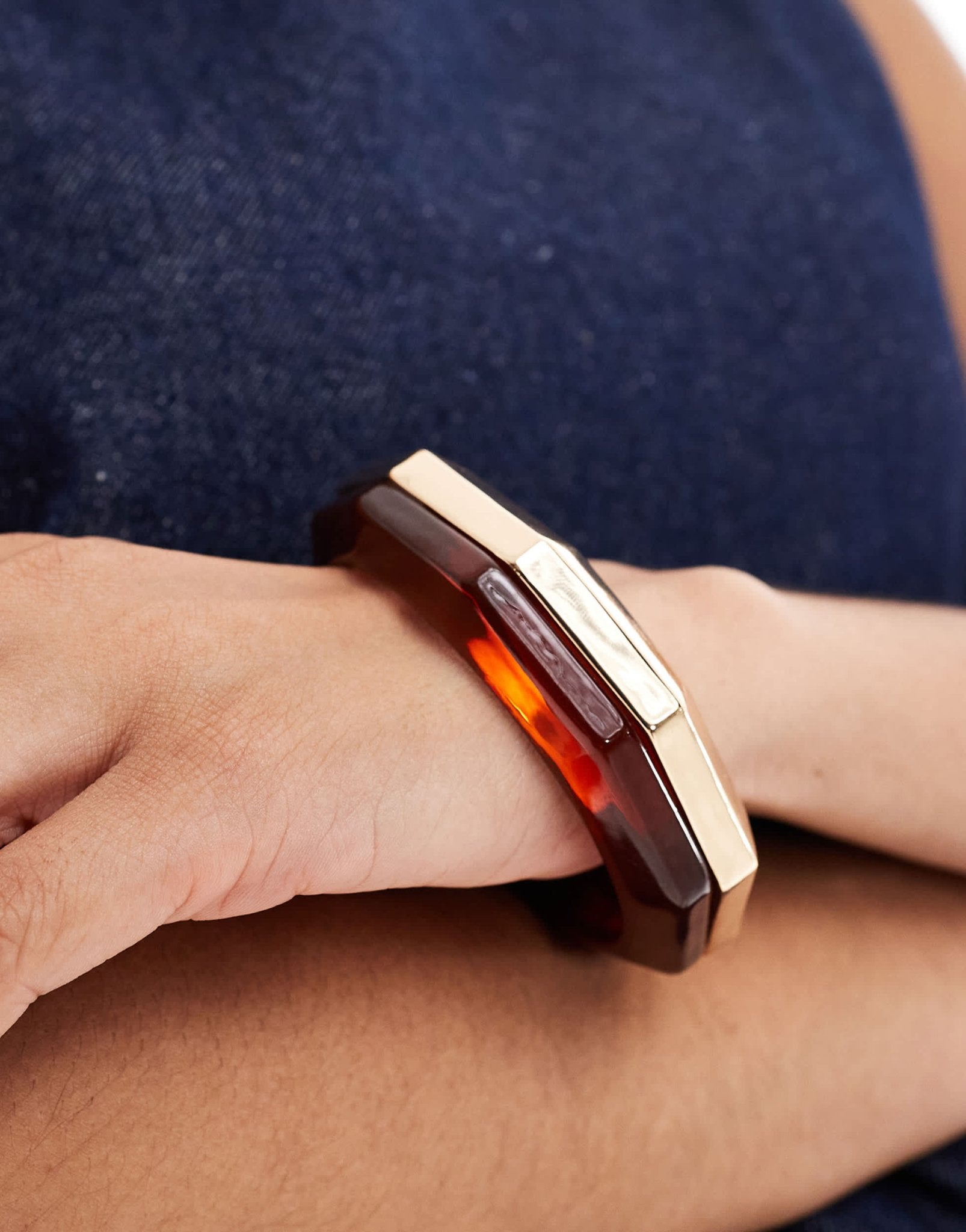ASOS DESIGN Limited Edition bangle bracelet with mixed resin and gold tone detail - ASOS Sample Sale EU Store