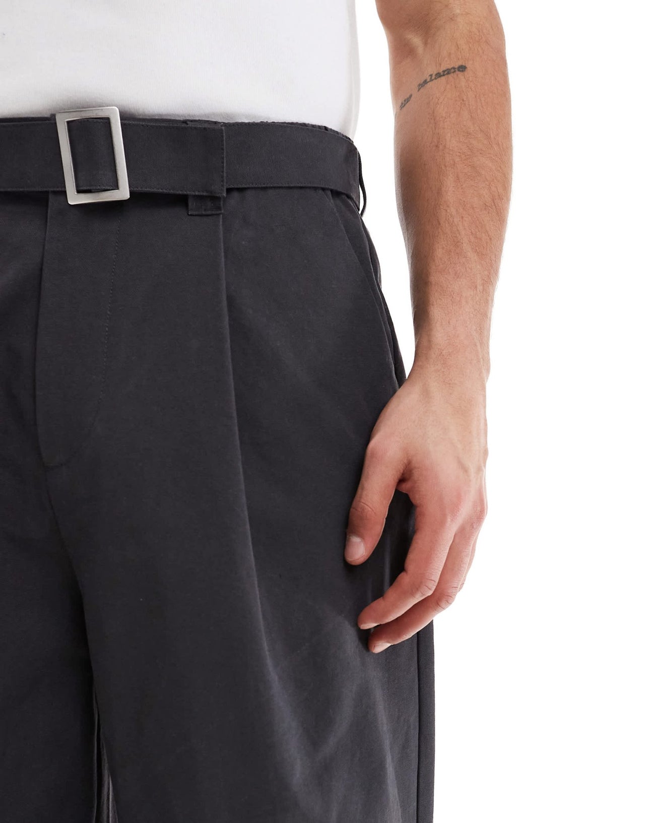 ASOS DESIGN loose pleated trousers with belt in charcoal - ASOS Sample Sale EU Store