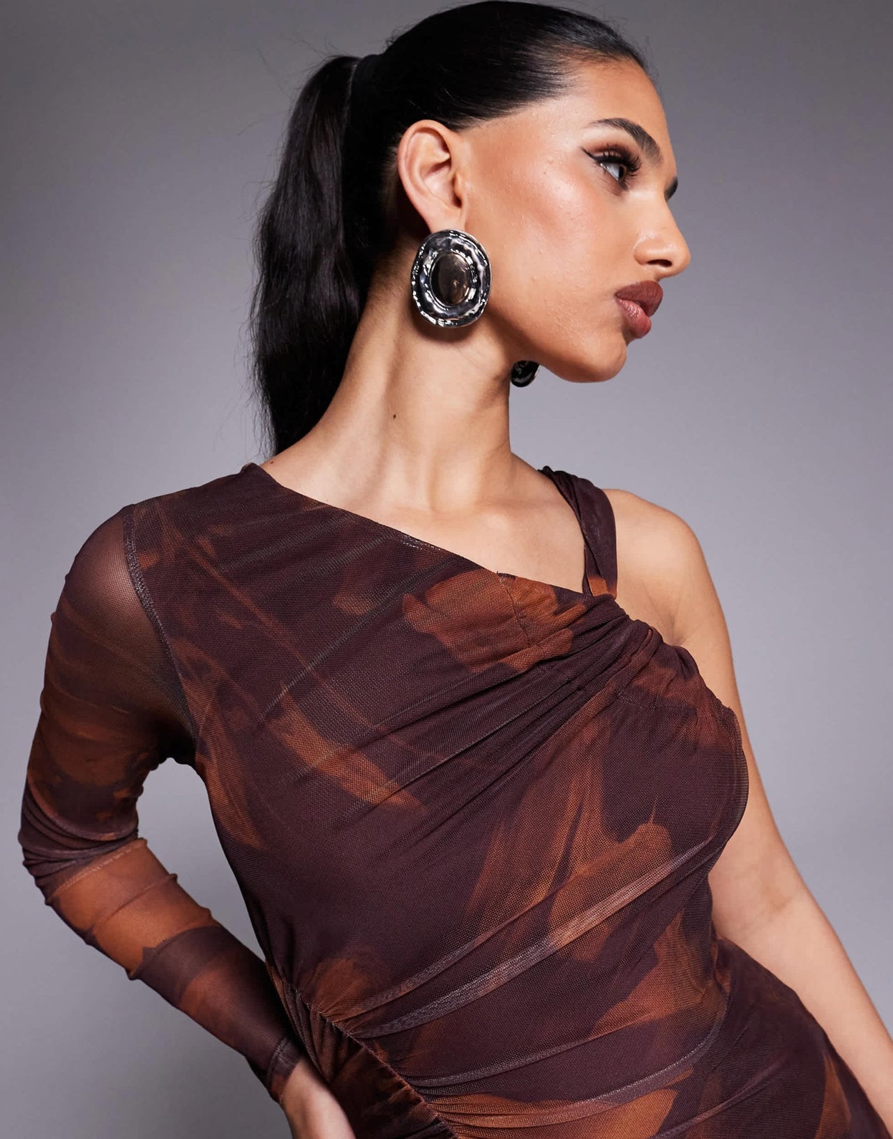 ASOS DESIGN mesh one sleeve asymmetric midi dress with channelled strap detail in abstract print - ASOS Sample Sale EU Store